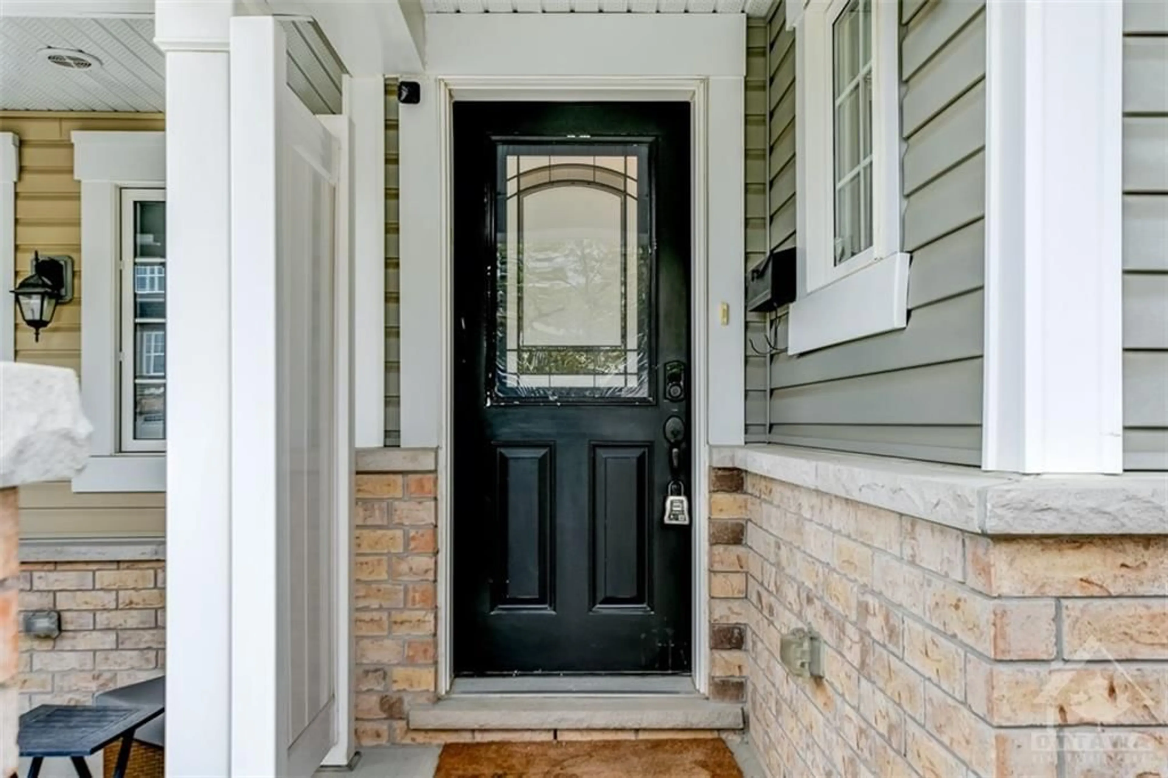 Indoor entryway for 440 WHITE ARCTIC Ave, Ottawa Ontario K2J 5Y9