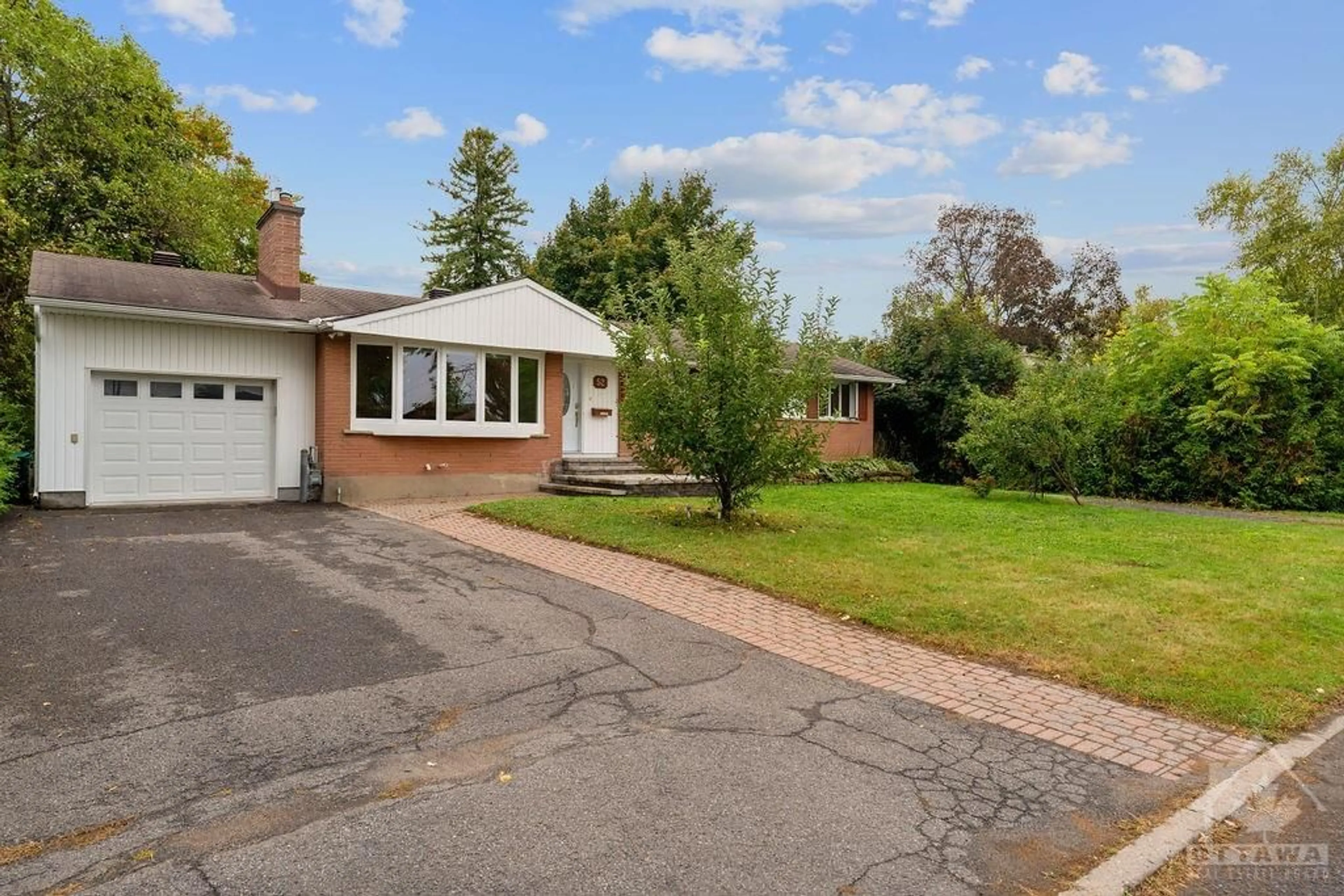 Frontside or backside of a home for 52 PRITCHARD Dr, Ottawa Ontario K2G 1B4