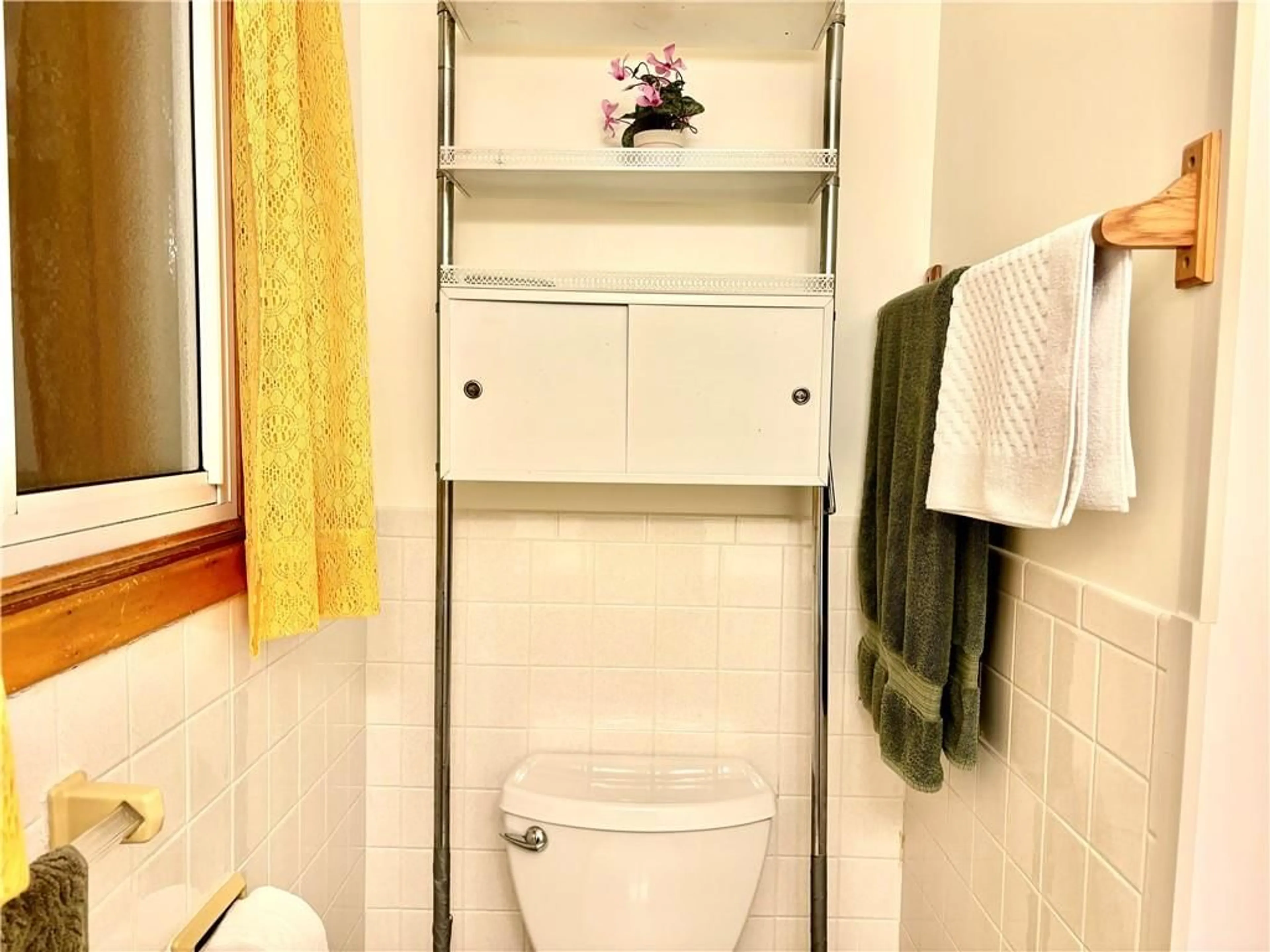 Standard bathroom for 46 WILNO St, Barry's Bay Ontario K0J 1B0