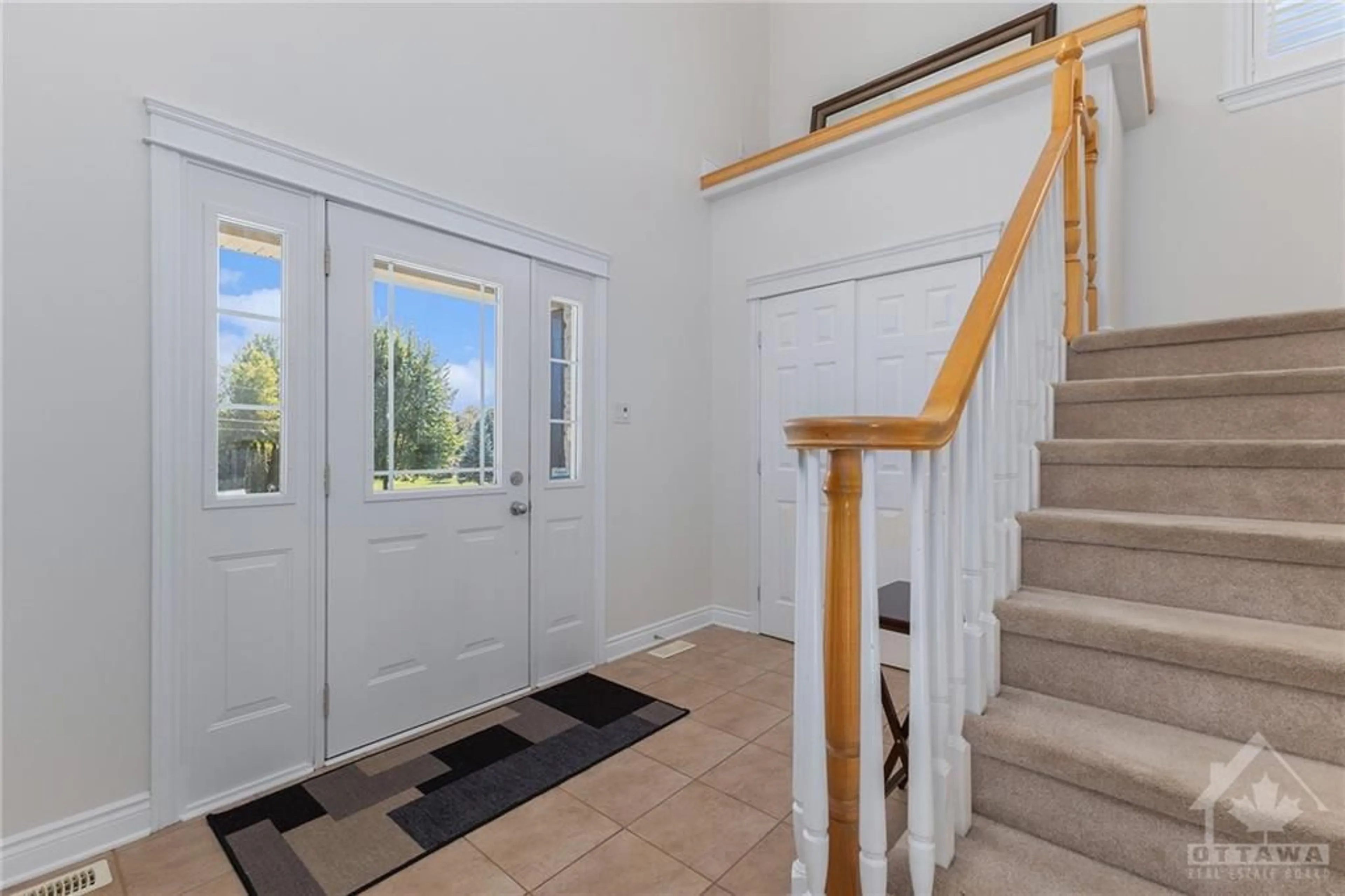 Indoor foyer, wood floors for 17 KOLO Dr, Ashton Ontario K0A 1B0