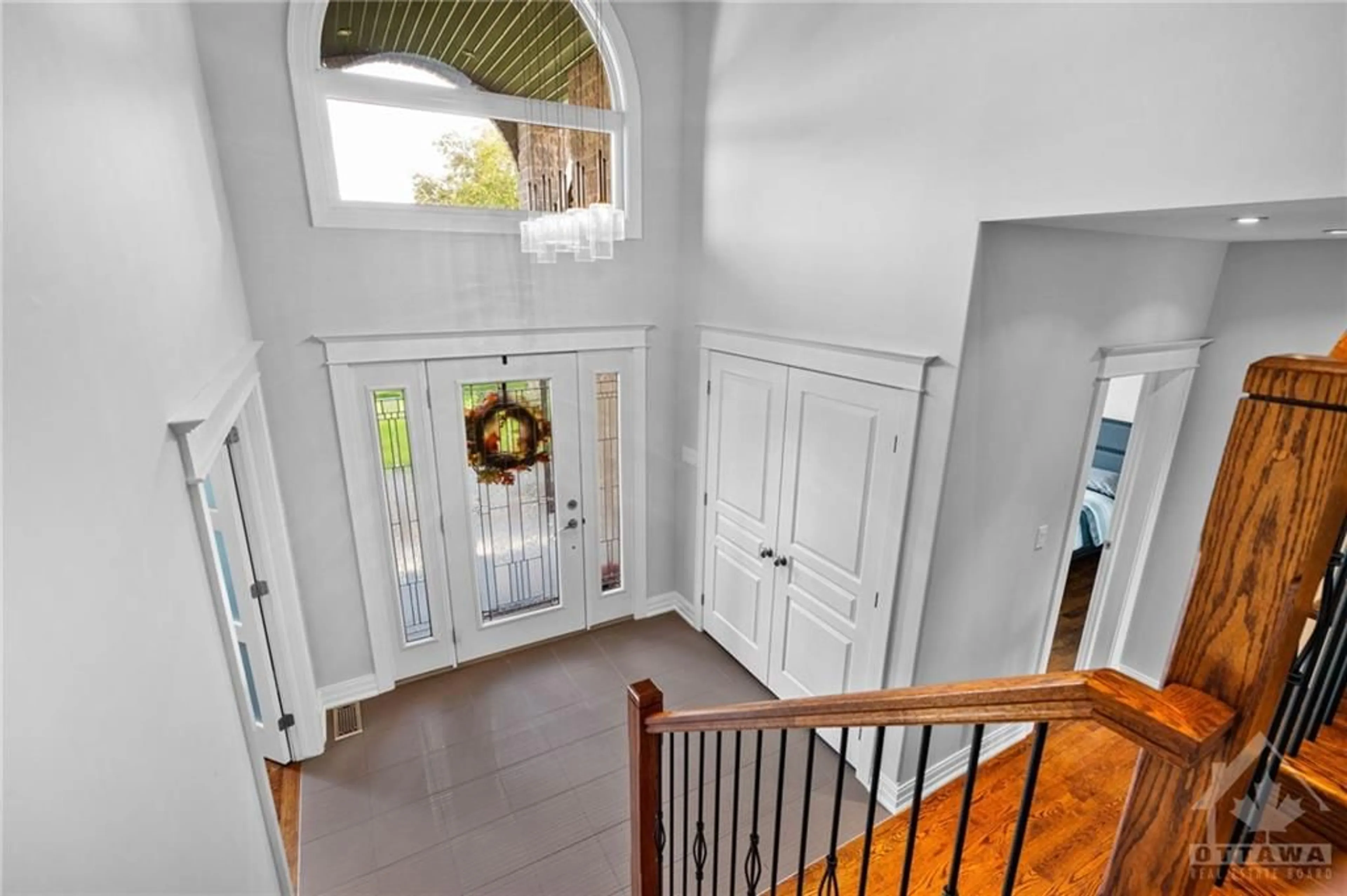 Indoor entryway, wood floors for 8312 LOURDES Way, Metcalfe Ontario K0A 2P0