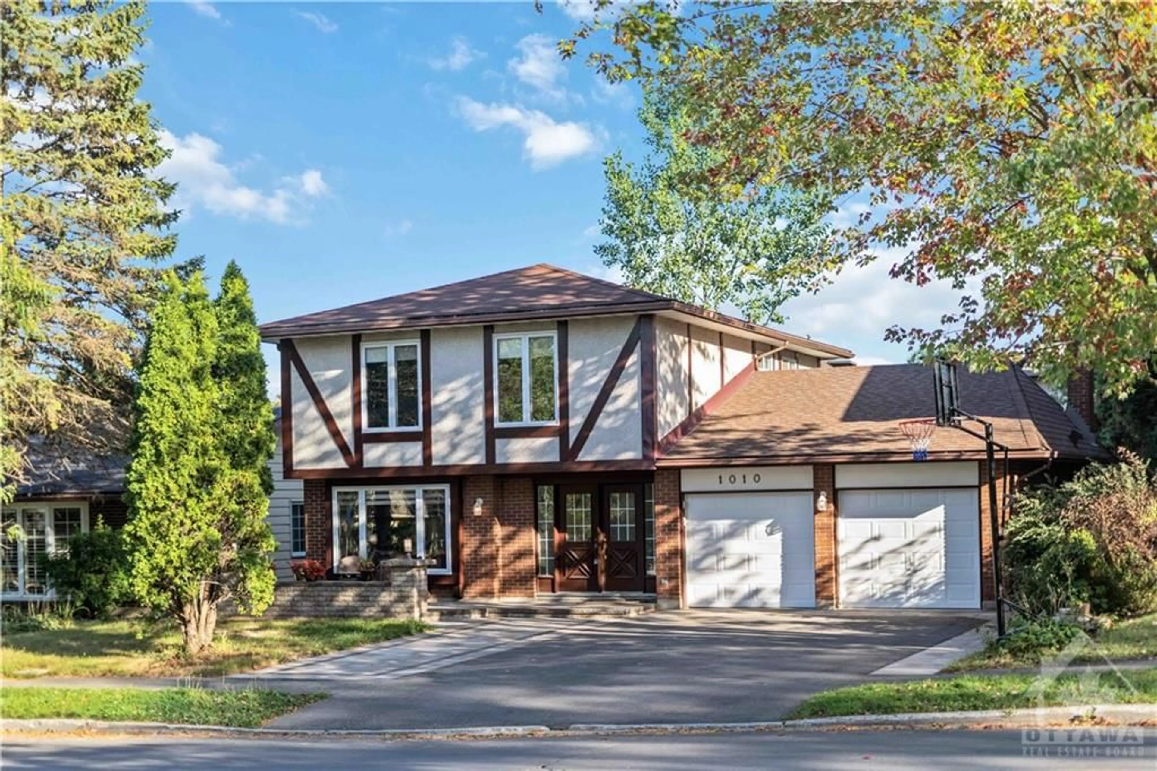 Frontside or backside of a home, the street view for 1010 CAHILL Dr, Ottawa Ontario K1V 9H8