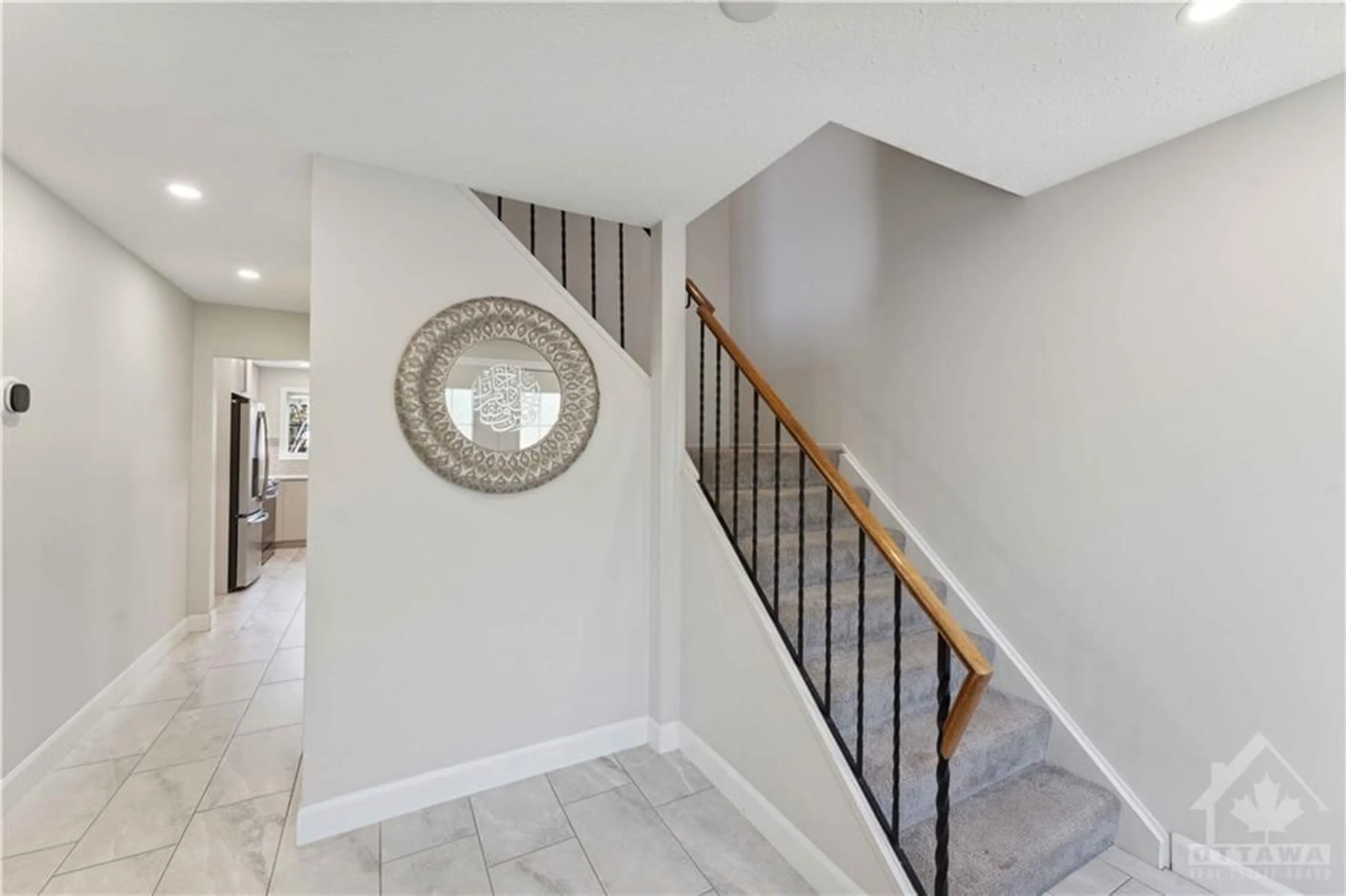 Indoor entryway, cement floor for 1010 CAHILL Dr, Ottawa Ontario K1V 9H8