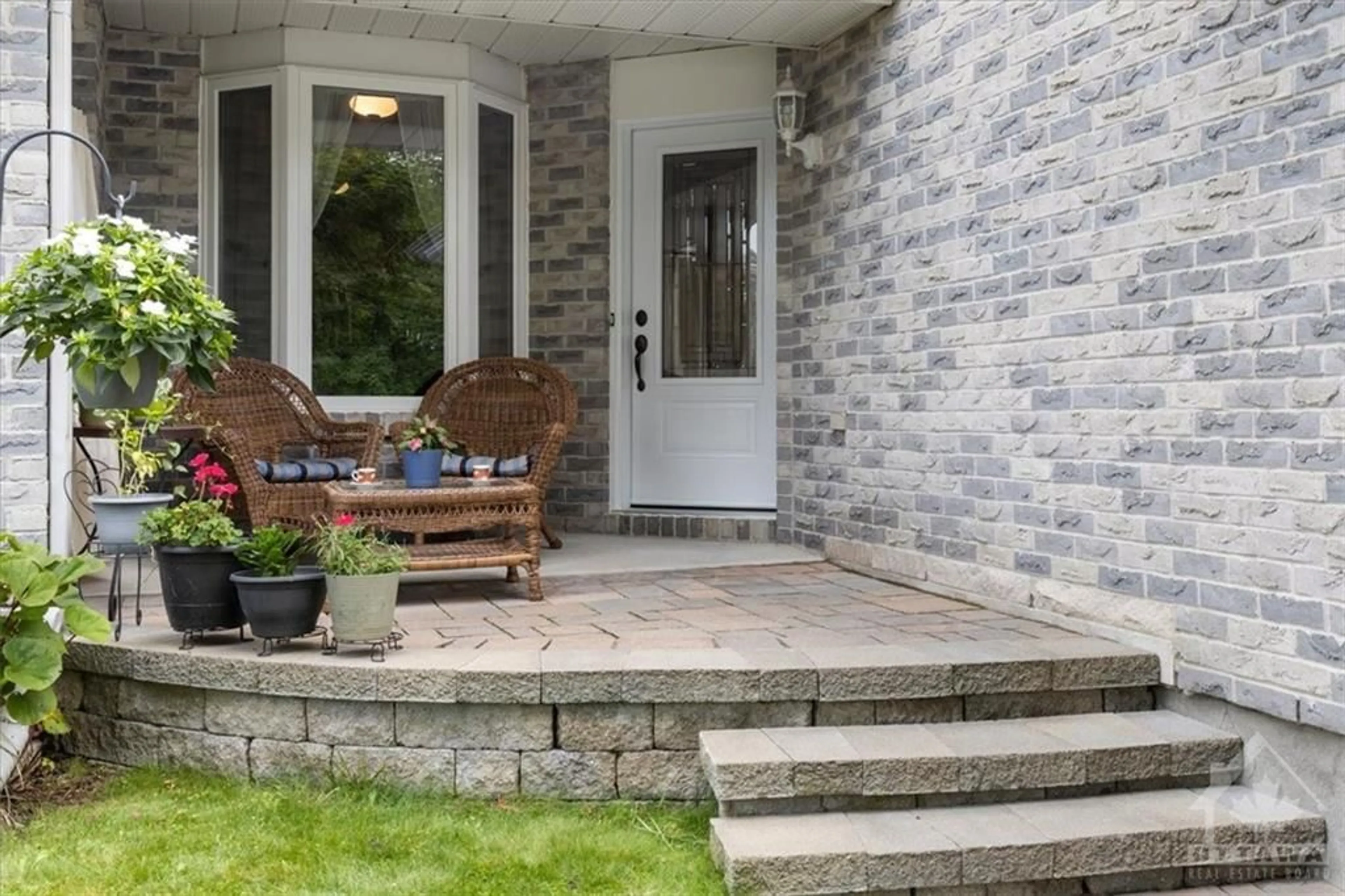 Patio for 32 WHALINGS Cir, Stittsville Ontario K2S 1S4