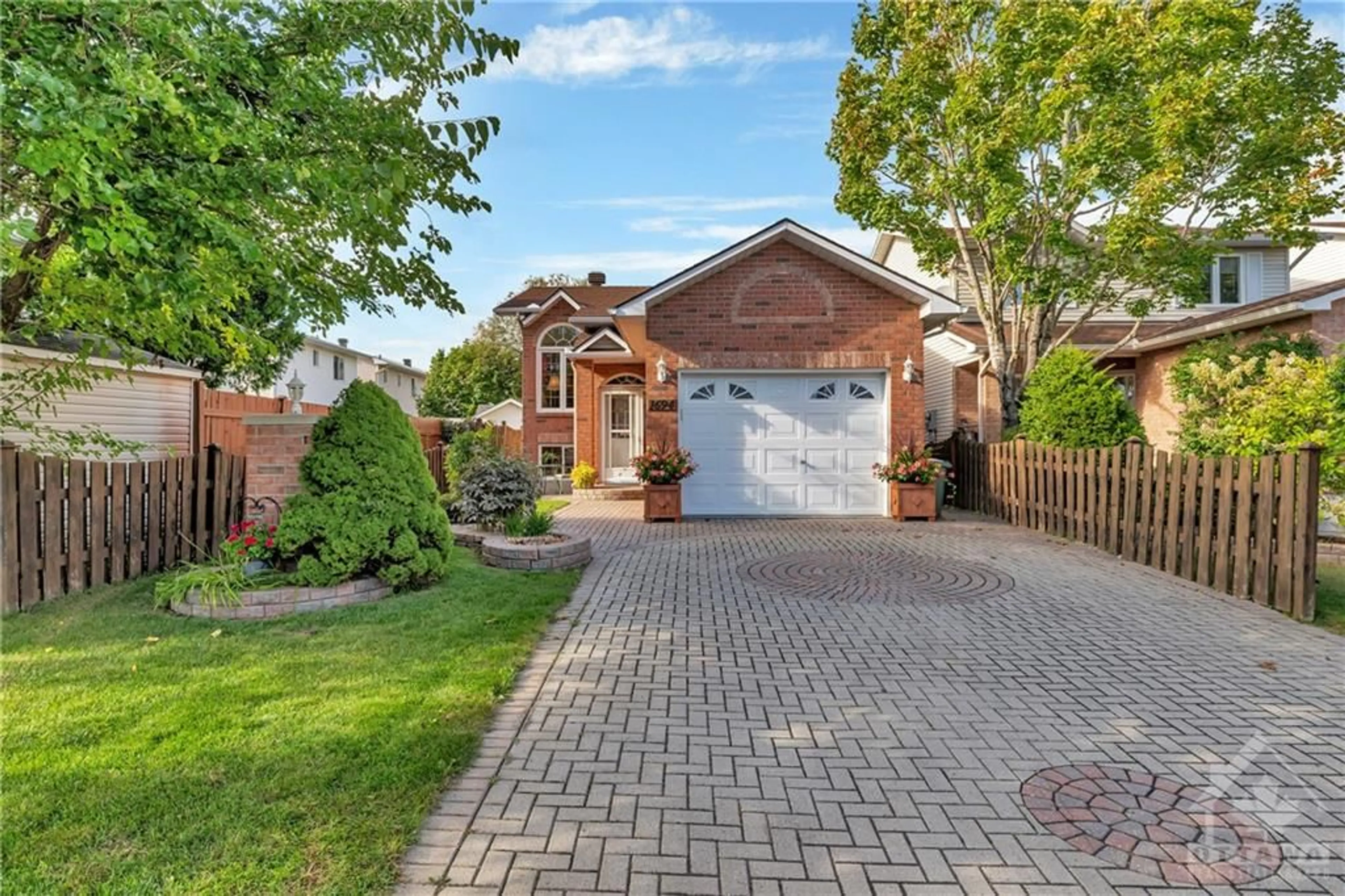 Home with brick exterior material for 1694 TOULOUSE Cres, Ottawa Ontario K1C 6K3