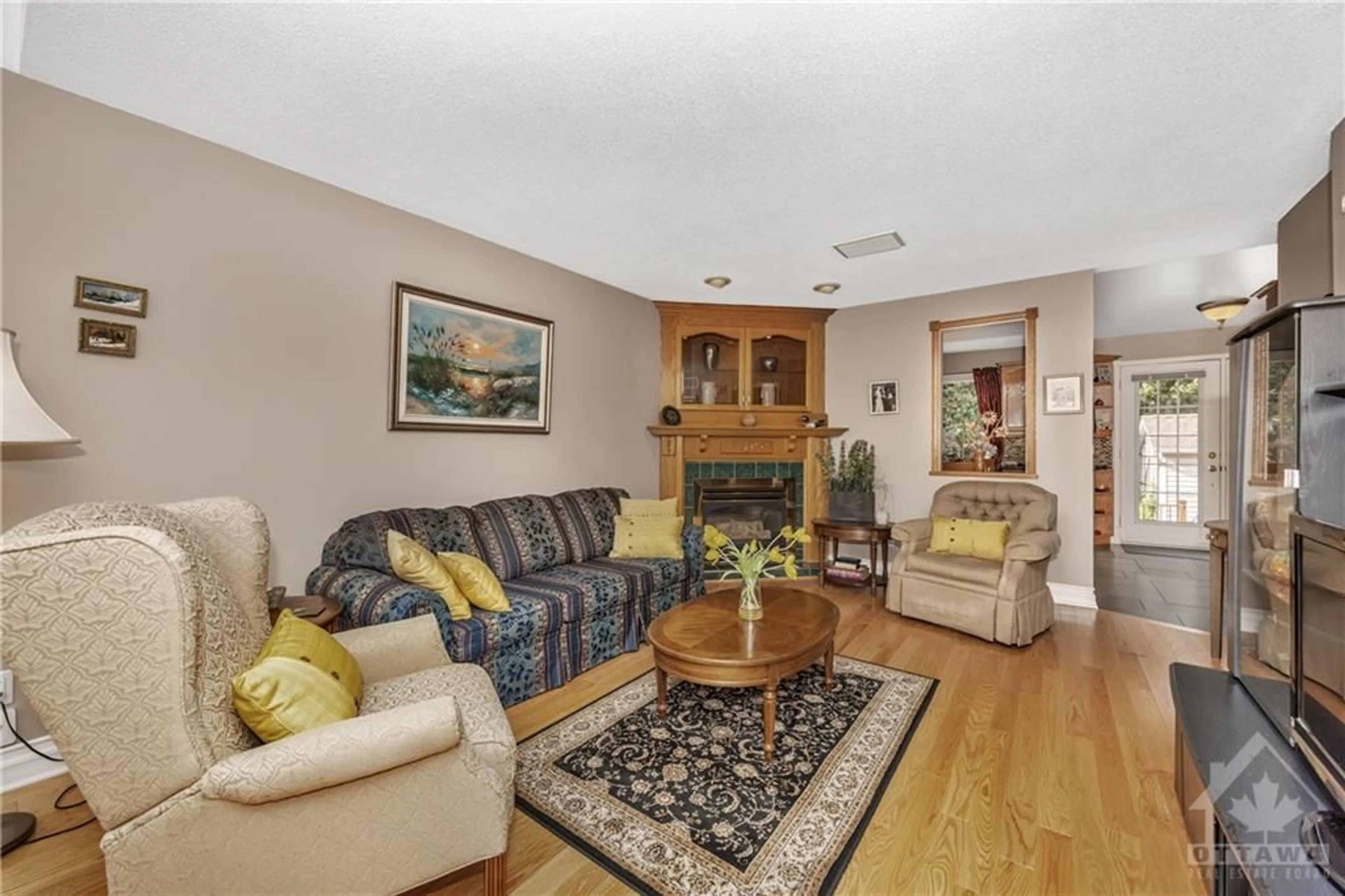 Living room, wood floors for 1694 TOULOUSE Cres, Ottawa Ontario K1C 6K3