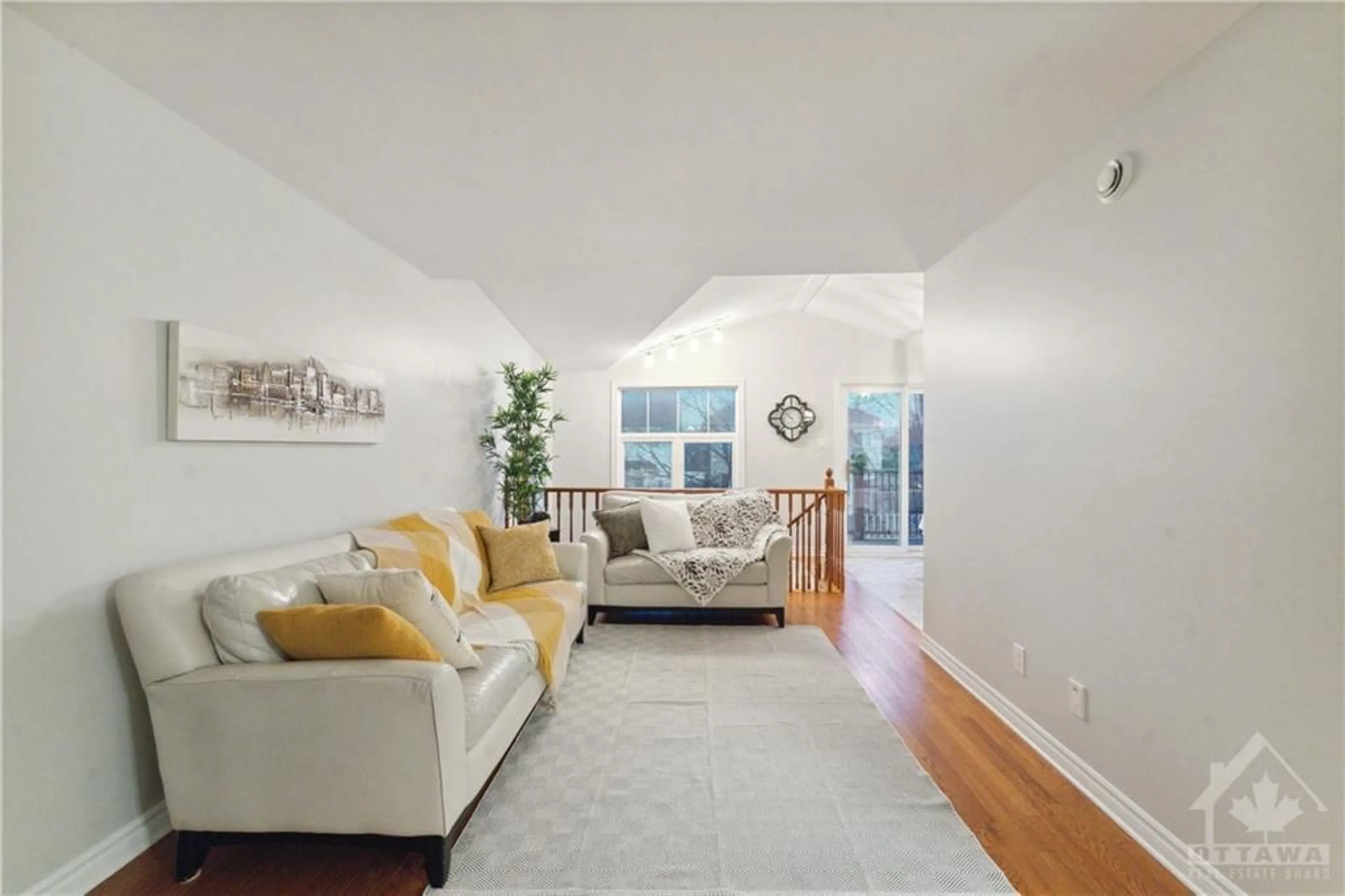 Living room, wood floors for 246 TANDALEE Cres, Ottawa Ontario K2M 0A1