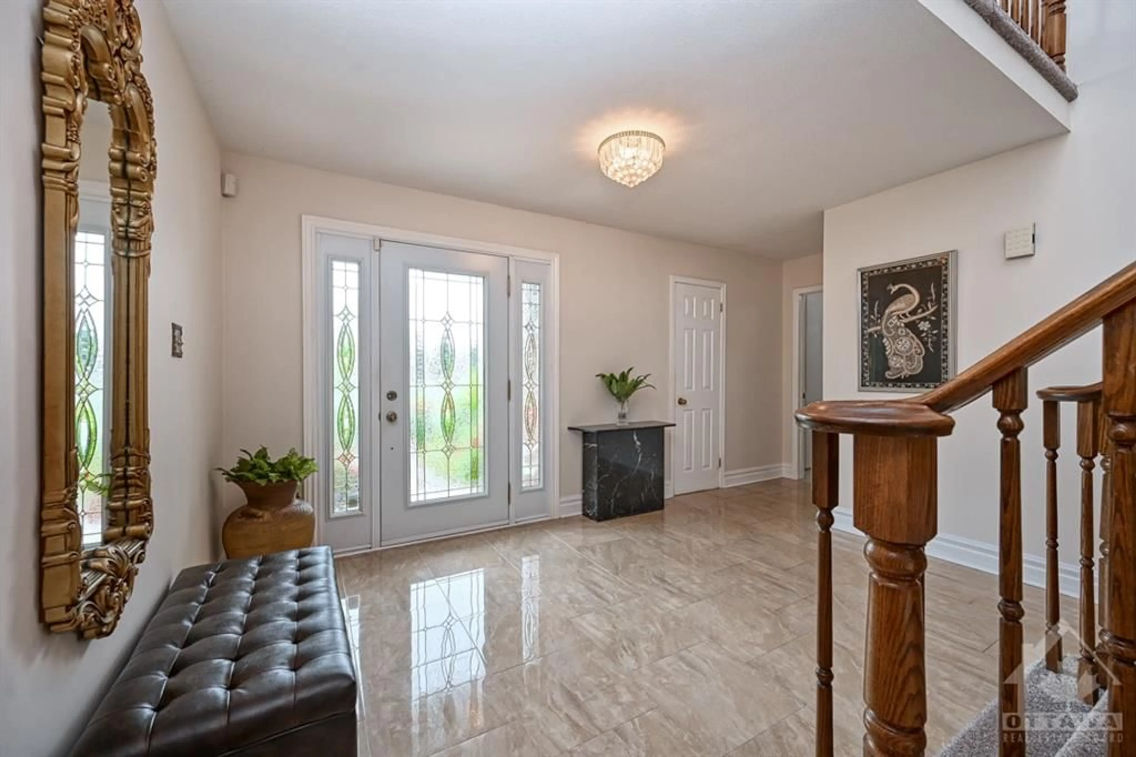 Indoor entryway, wood floors for 1343 TURNER Cres, Ottawa Ontario K1E 2Y5