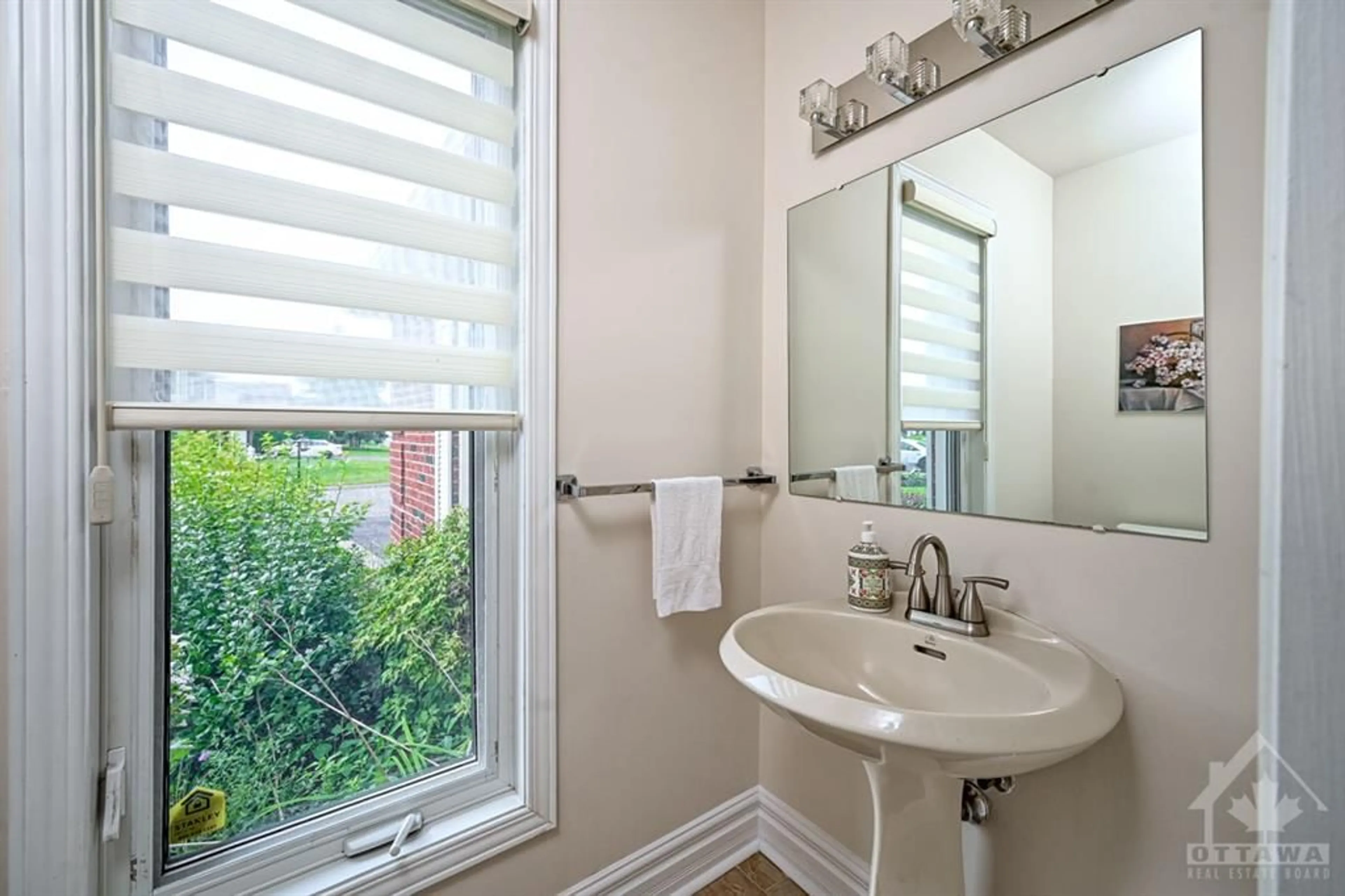 Bathroom for 1343 TURNER Cres, Ottawa Ontario K1E 2Y5