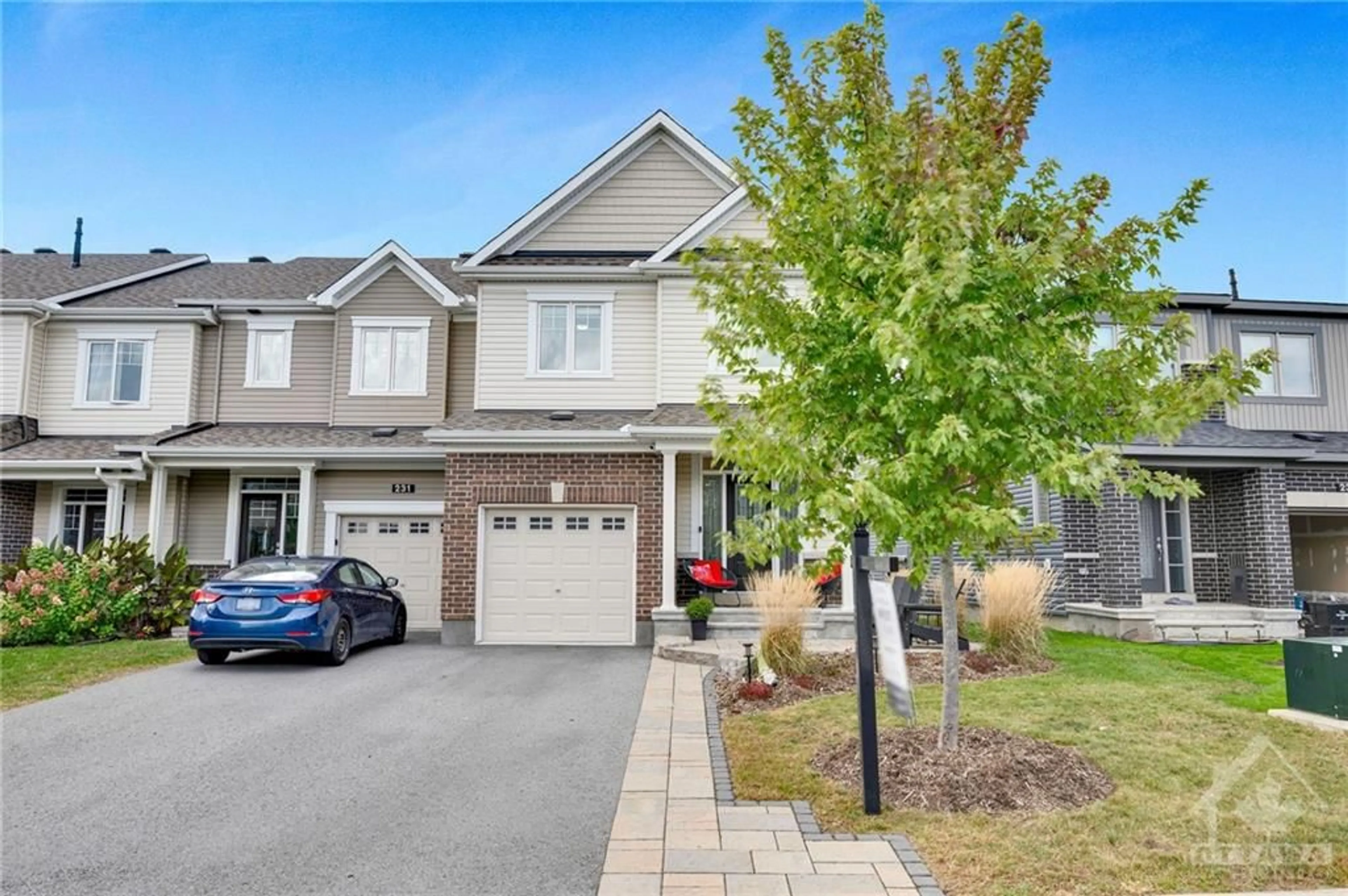 A pic from exterior of the house or condo for 233 BANDELIER Way, Stittsville Ontario K2S 2J4