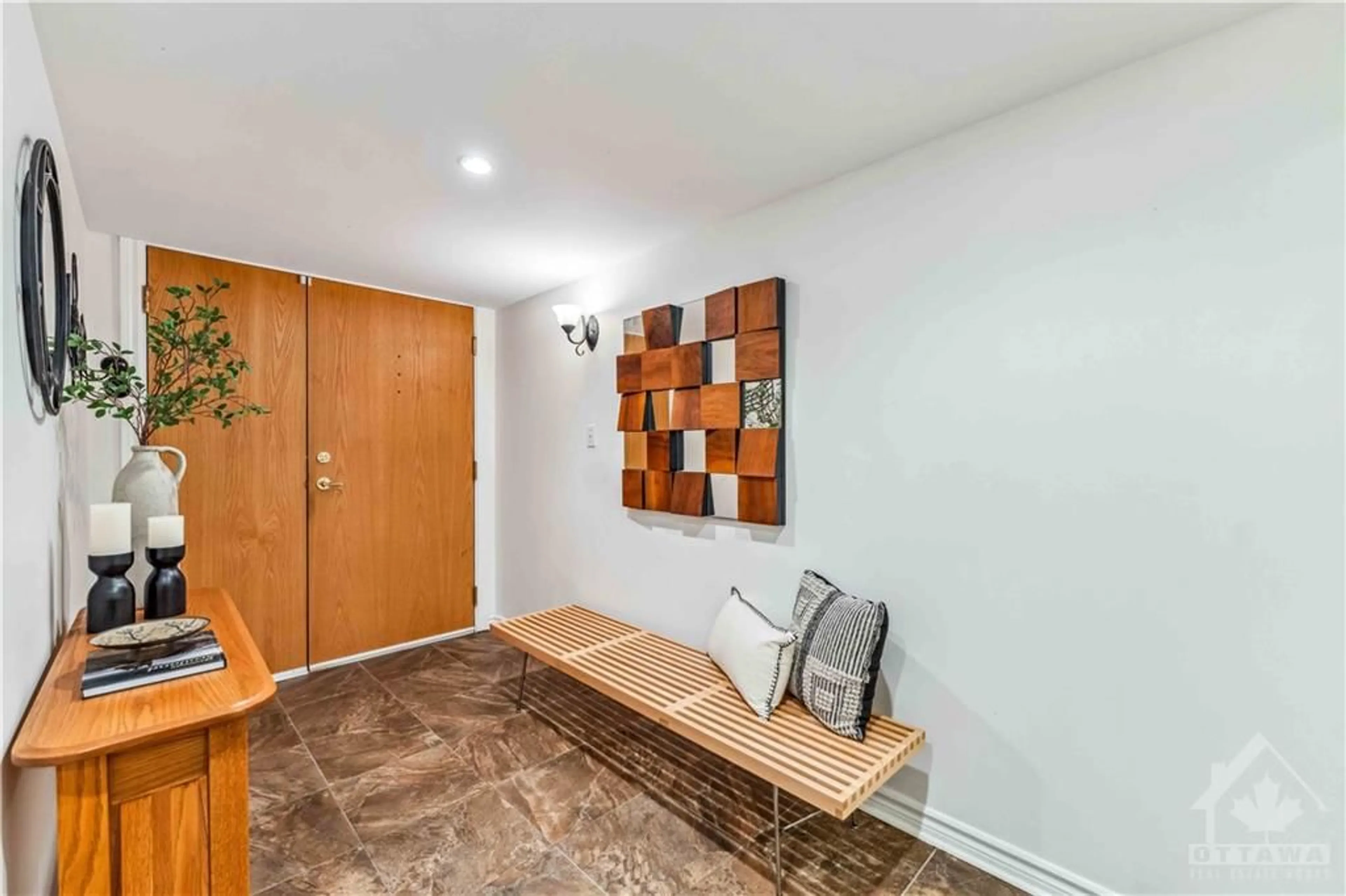 Indoor entryway, wood floors for 3105 CARLING Ave #B-1, Ottawa Ontario K2H 5A6