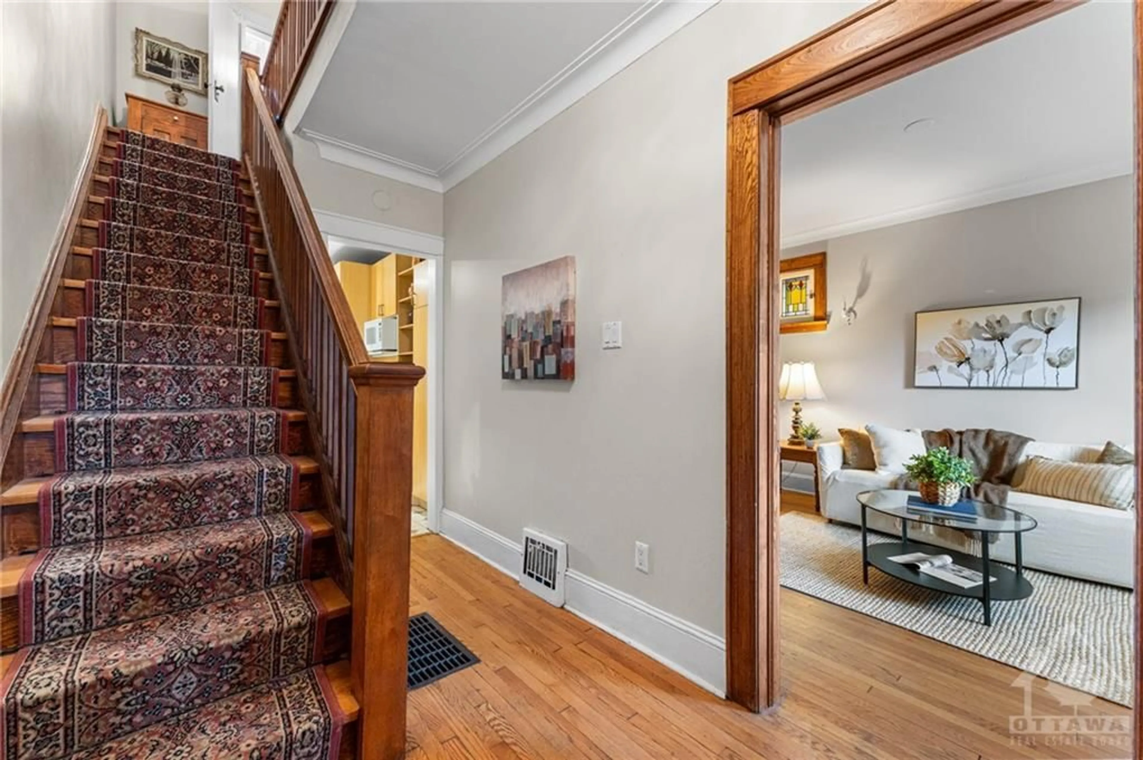 Indoor entryway, wood floors for 204 BAYSWATER Ave, Ottawa Ontario K1Y 2G6