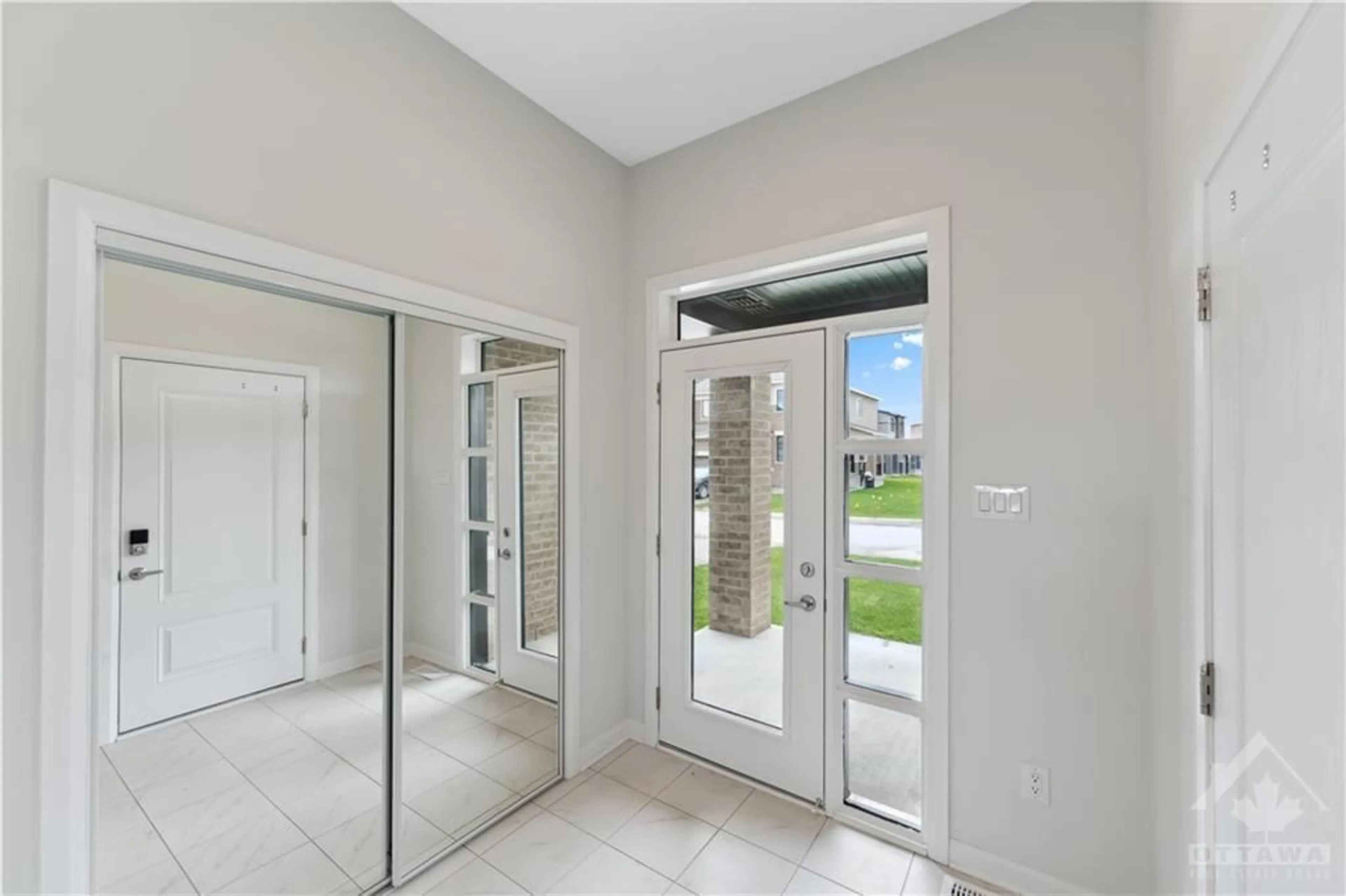 Indoor entryway, cement floor for 295 ELSIE MACGILL Walk, Ottawa Ontario K2W 0L1