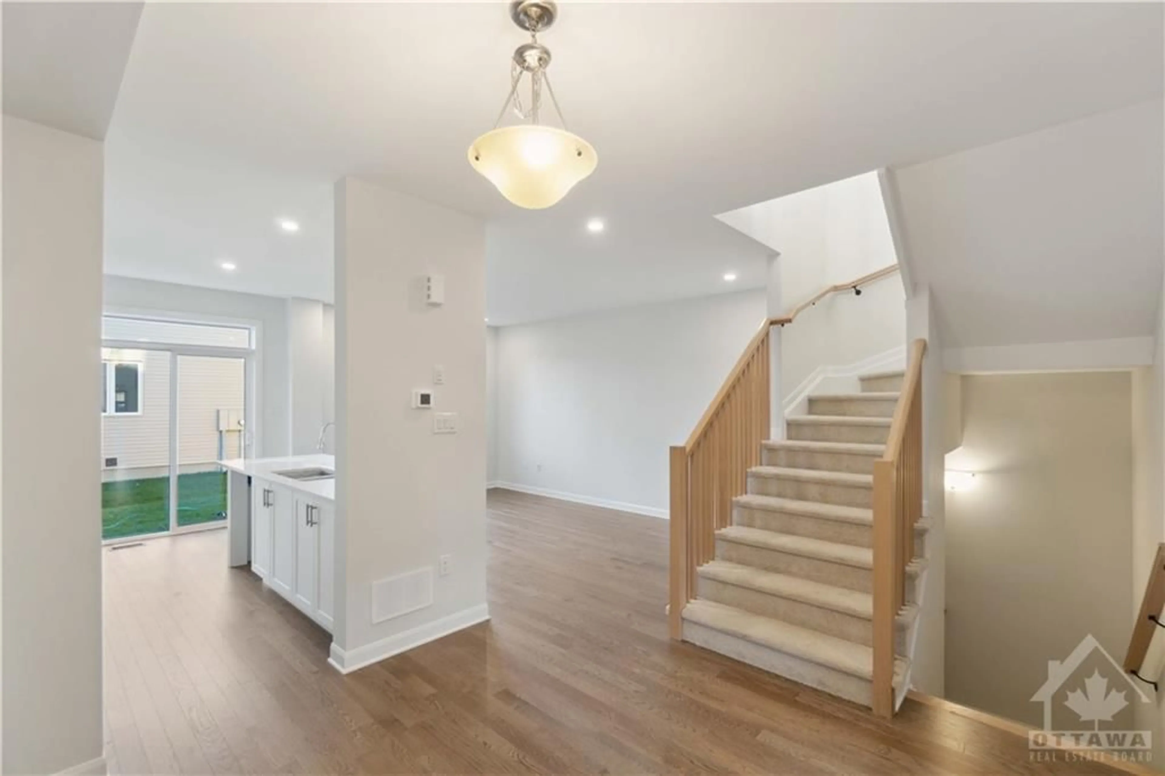 Indoor foyer, wood floors for 308 ELSIE MACGILL Walk, Ottawa Ontario K2W 0L1