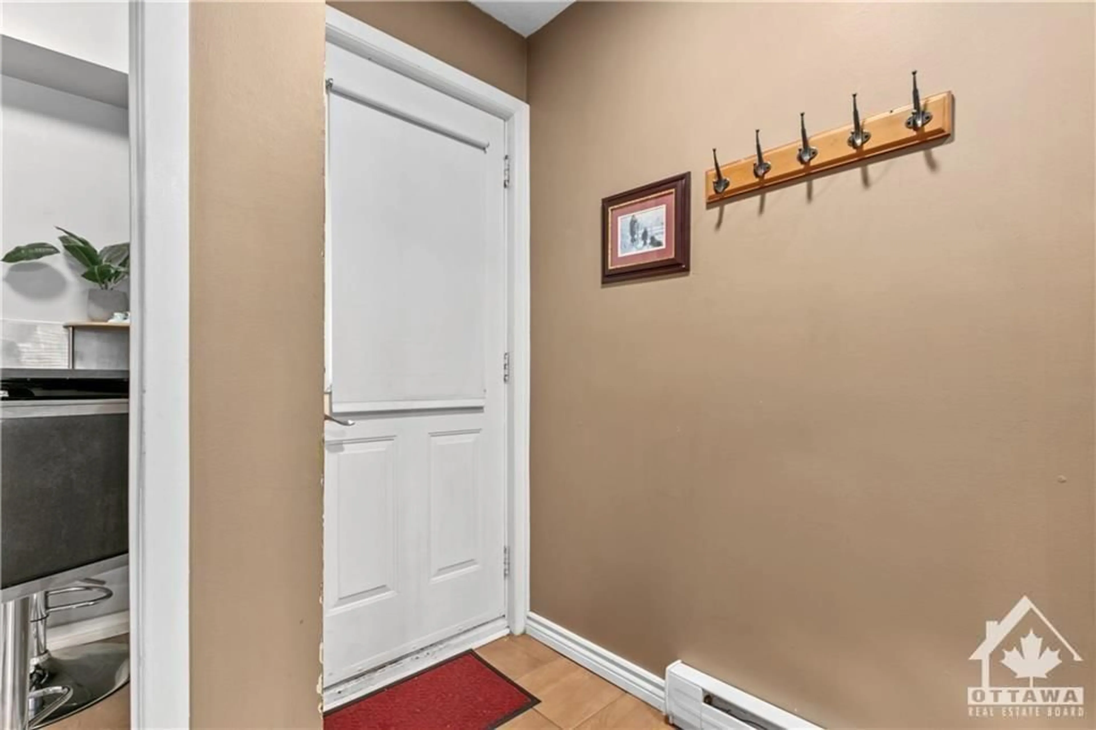 Indoor entryway, wood floors for 1706 TANGUAY Crt, Ottawa Ontario K2L 3X6