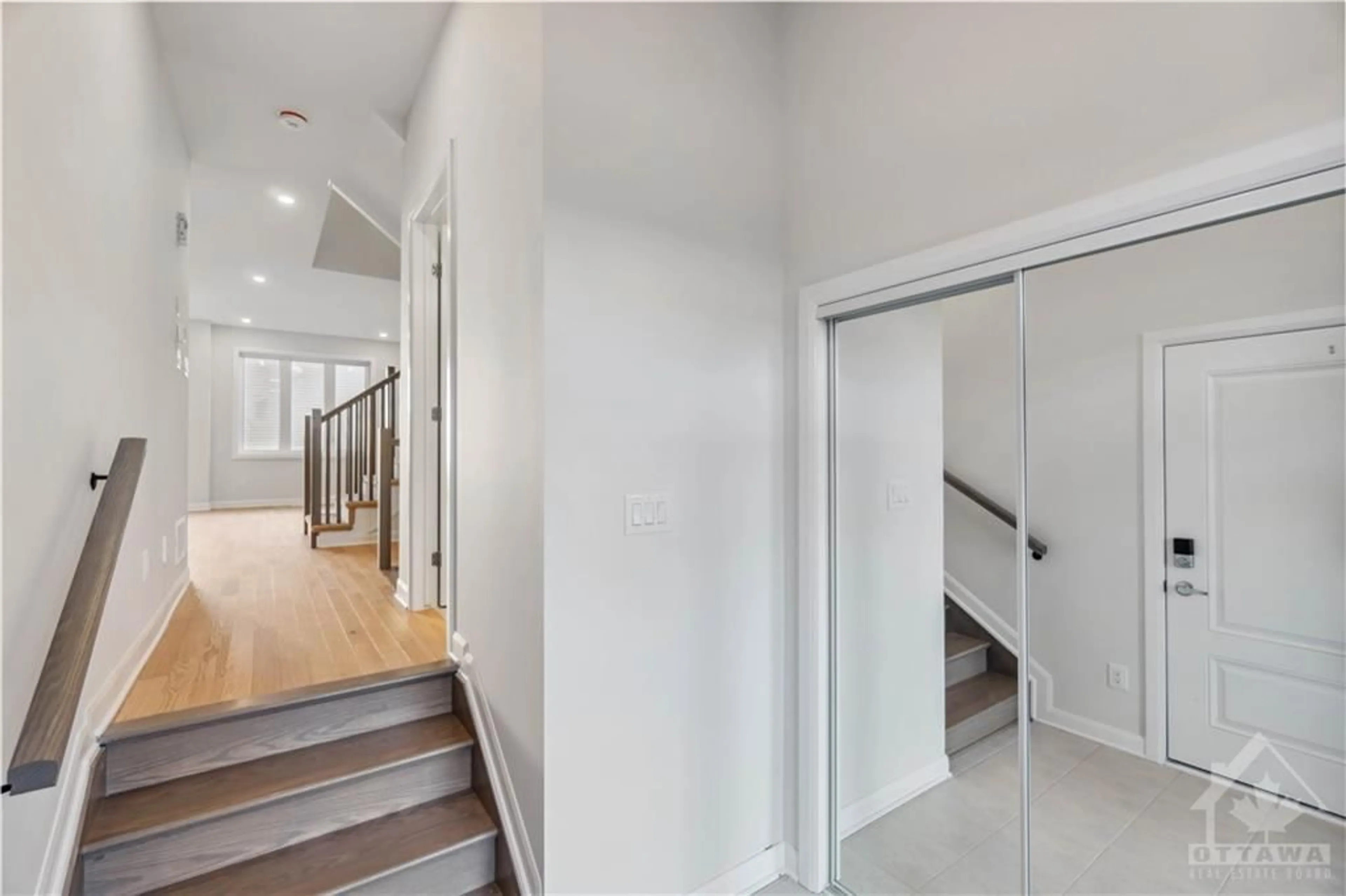 Indoor foyer, wood floors for 302 ELSIE MACGILL Walk, Ottawa Ontario K2W 0L1