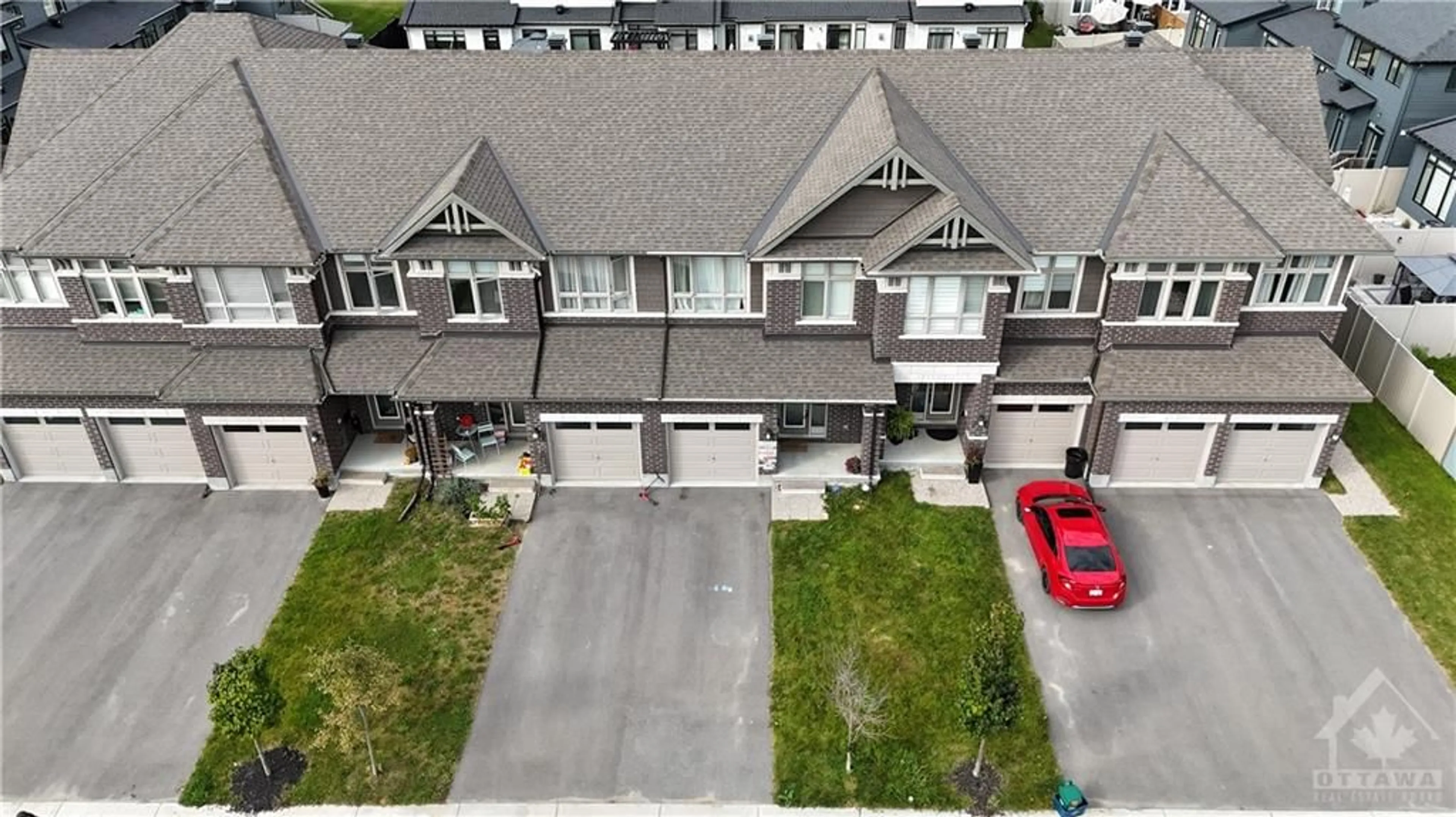 A pic from exterior of the house or condo, the street view for 811 CLAPHAM Terr, Ottawa Ontario K2S 2N8