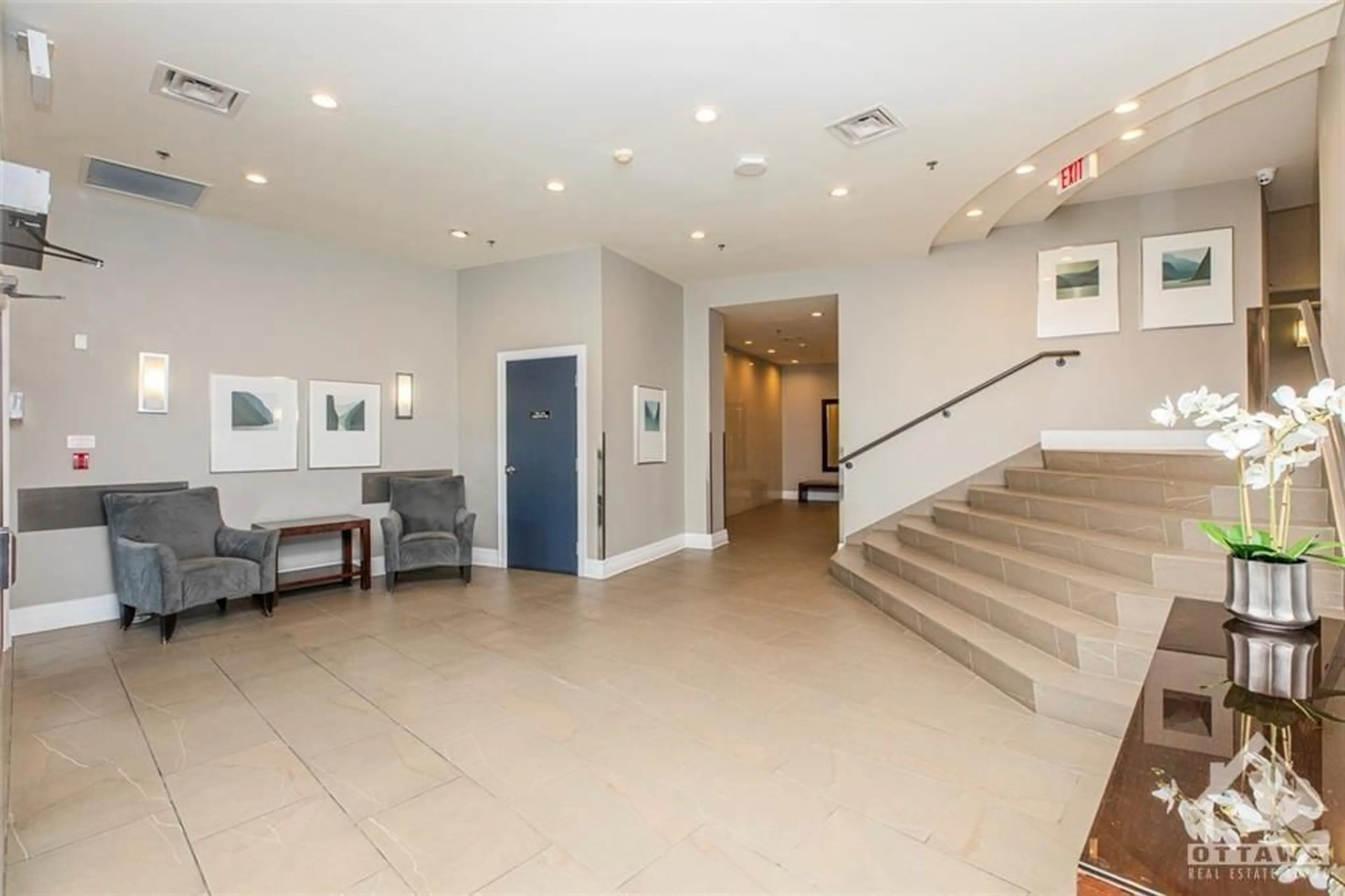 Indoor foyer for 420 BERKLEY Ave #609, Ottawa Ontario K2A 4H5