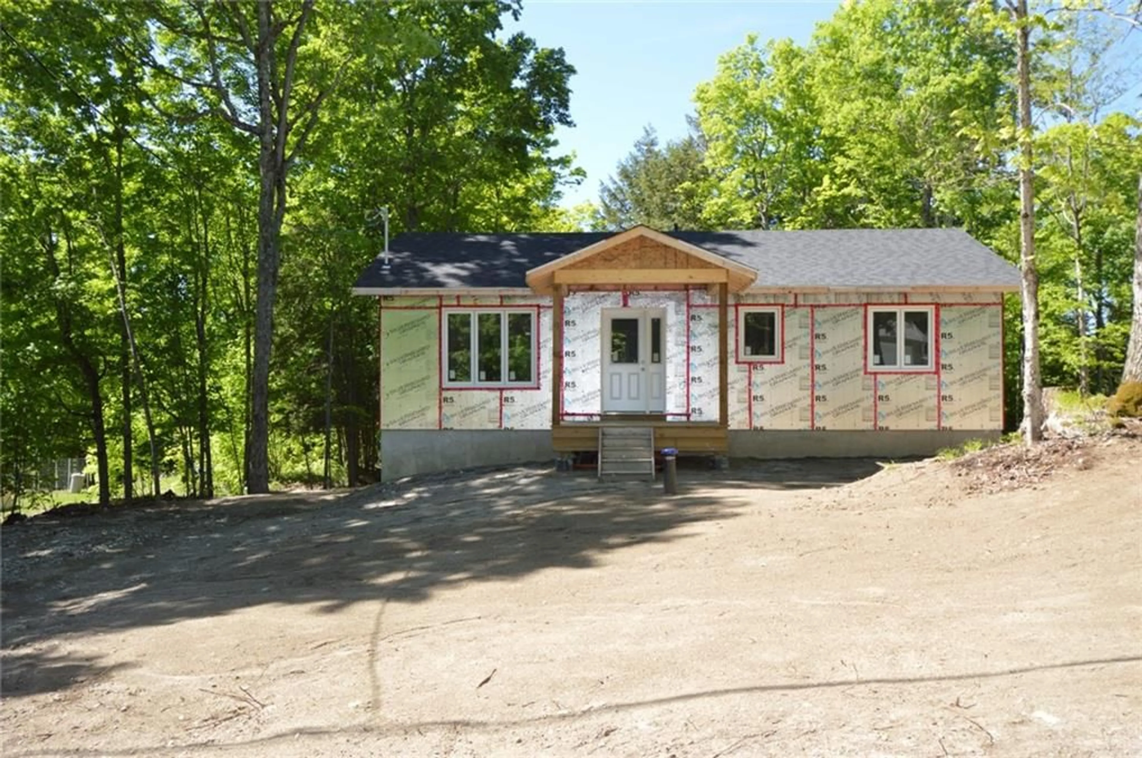 Frontside or backside of a home, cottage for 185 MAPLE St, Mcdonalds Corners Ontario K0G 1M0