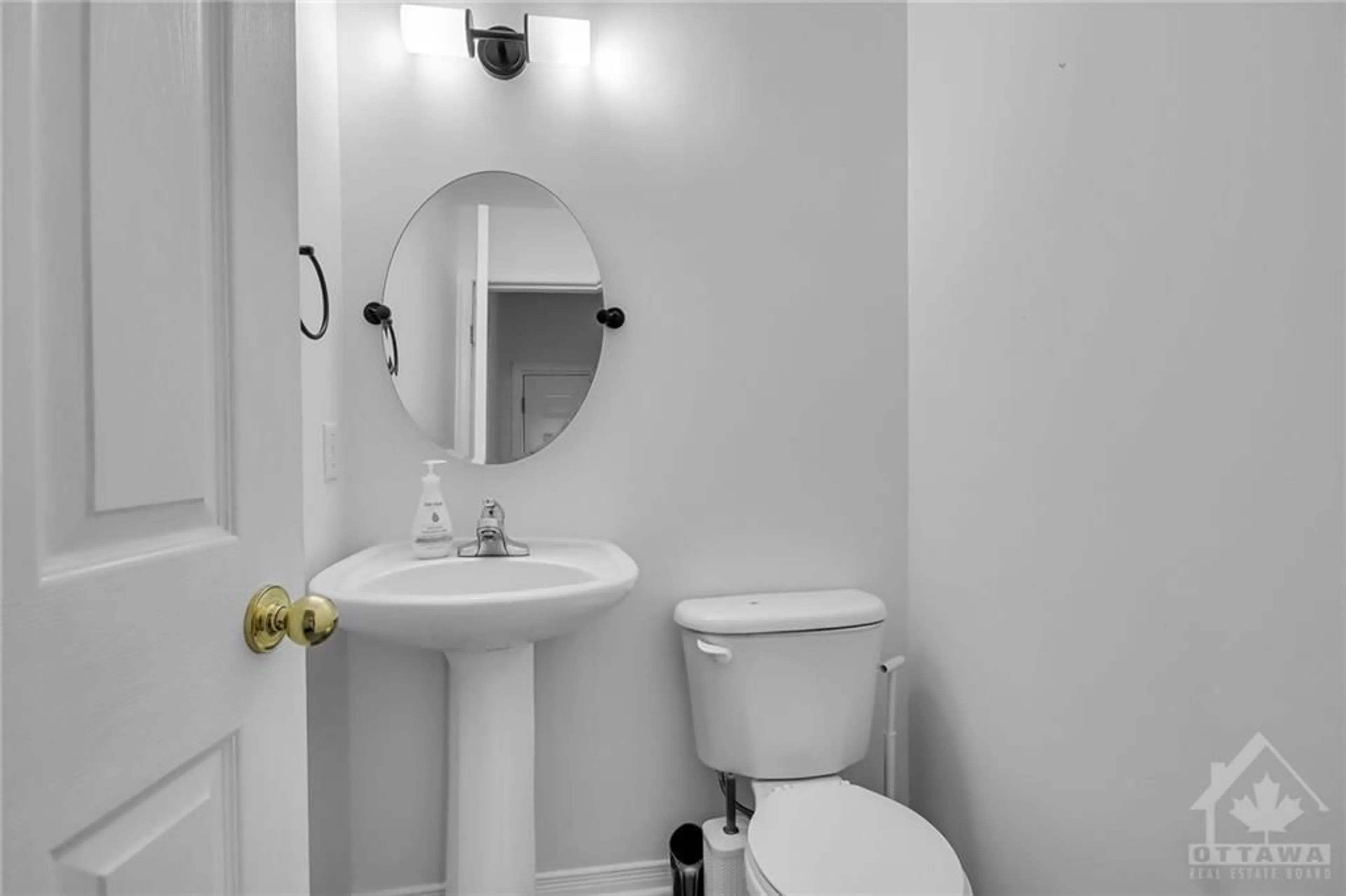 Standard bathroom, not visible floor for 1085 BALLANTYNE Dr, Ottawa Ontario K4A 4C7