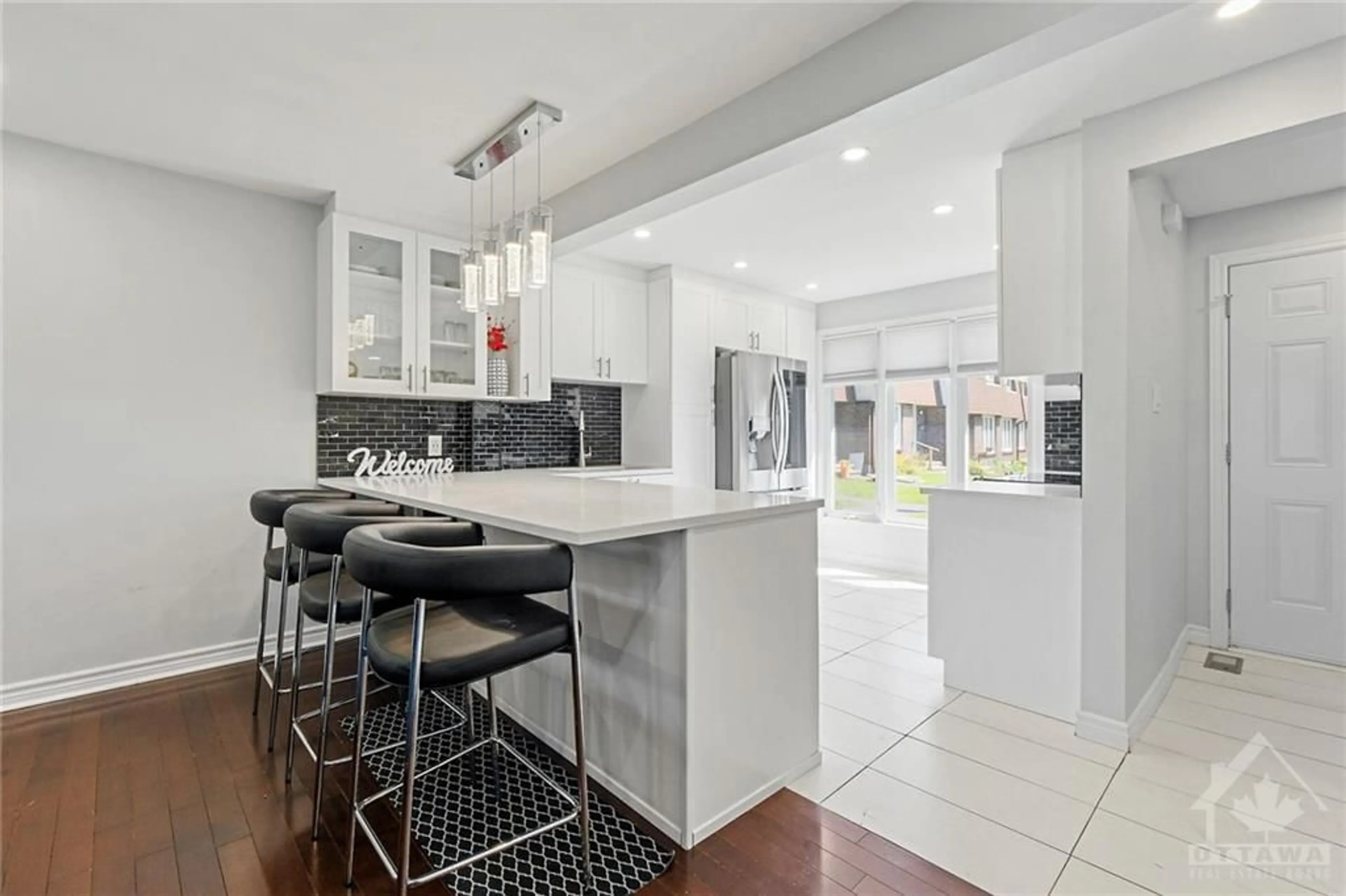 Contemporary kitchen, wood floors for 3333 MCCARTHY Rd #19, Ottawa Ontario K1V 9X5