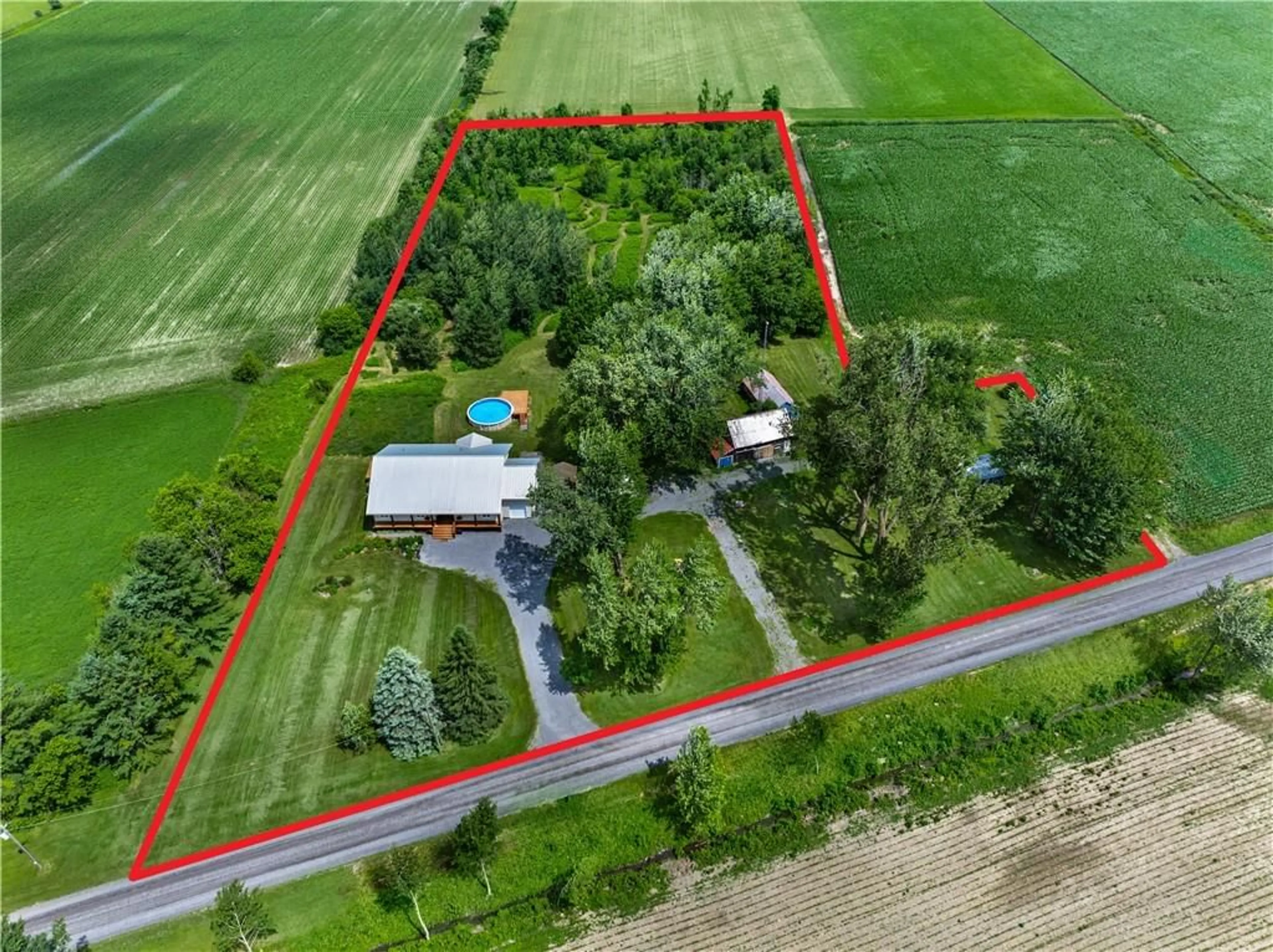 Fenced yard for 391 CONCESSION RD 5 Rd, Vankleek Hill Ontario K0B 1R0