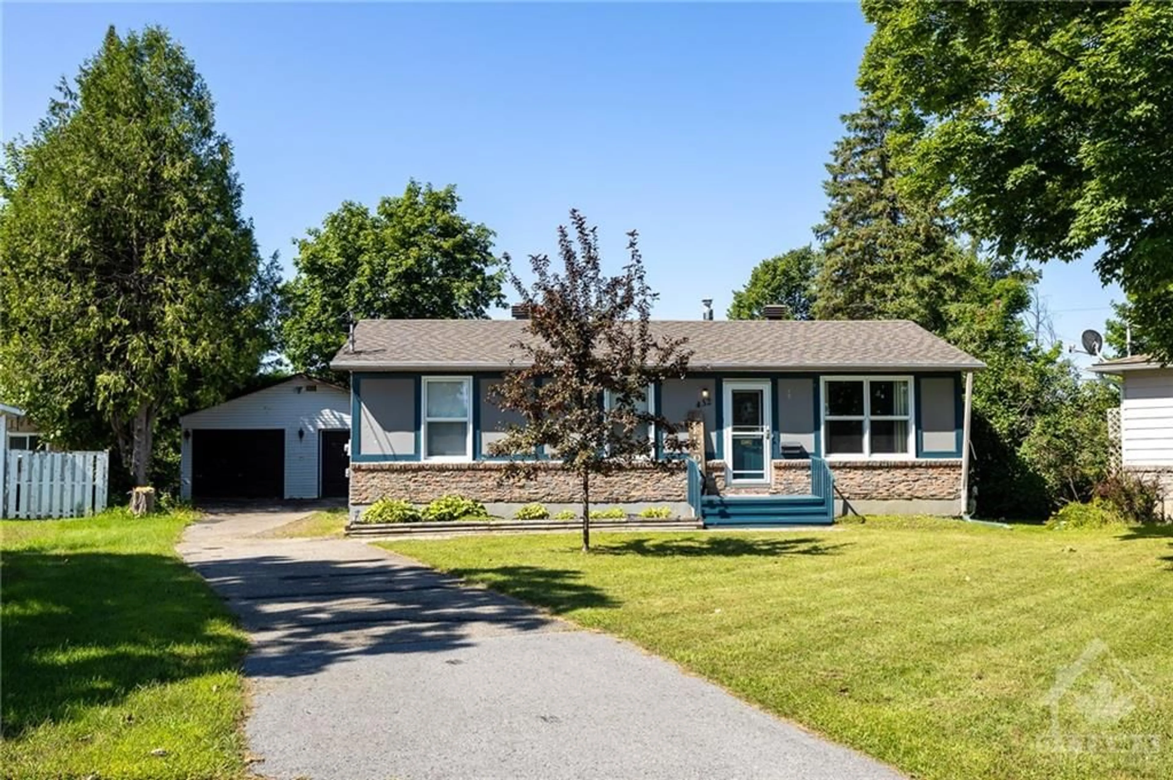 Frontside or backside of a home for 432 PATTIE Dr, Carleton Place Ontario K7C 2G3