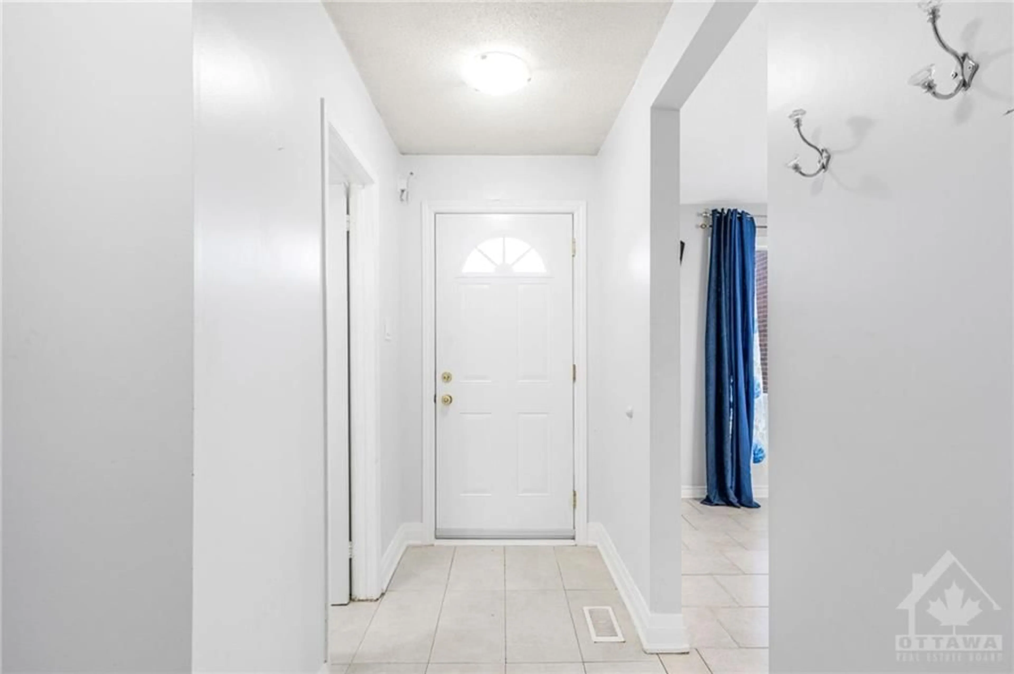 Indoor entryway, not visible floor for 2939 FAIRLEA Cres #78, Ottawa Ontario K1V 9A5