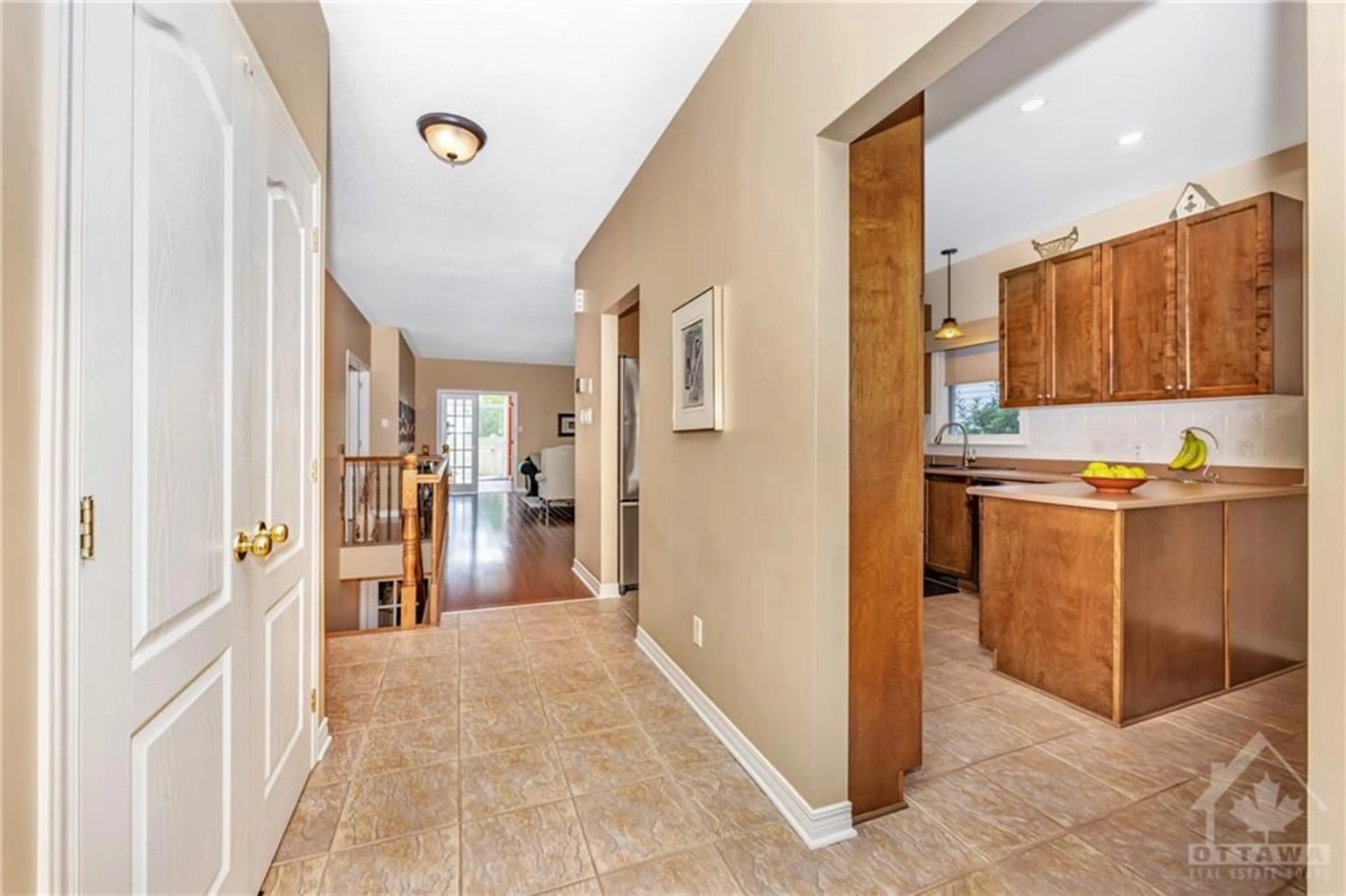 Indoor entryway, wood floors for 865 MARKWICK Cres, Ottawa Ontario K4A 4M7