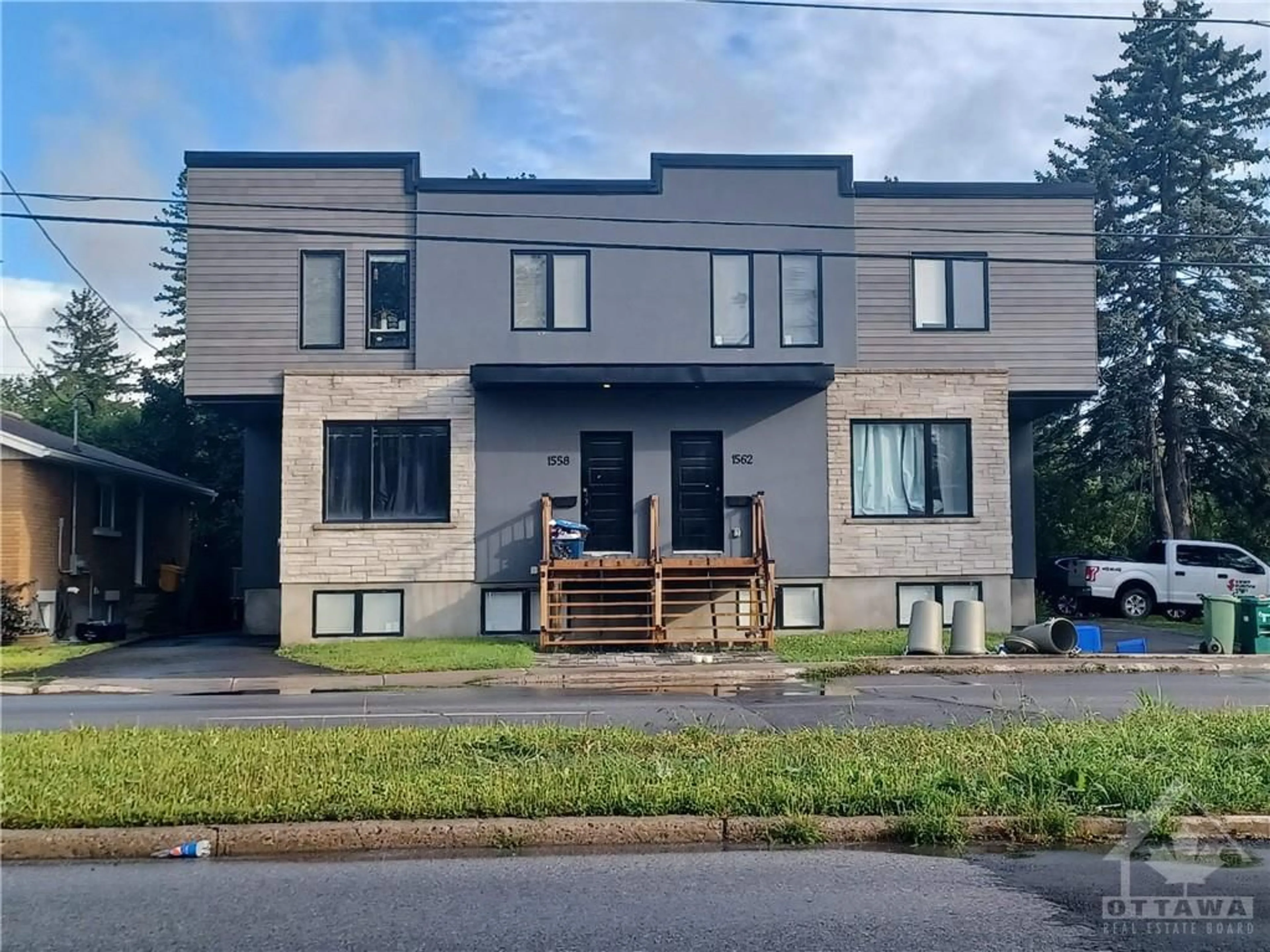 A pic from exterior of the house or condo, the front or back of building for 1558-1562 BASELINE Rd, Ottawa Ontario K2C 0B3