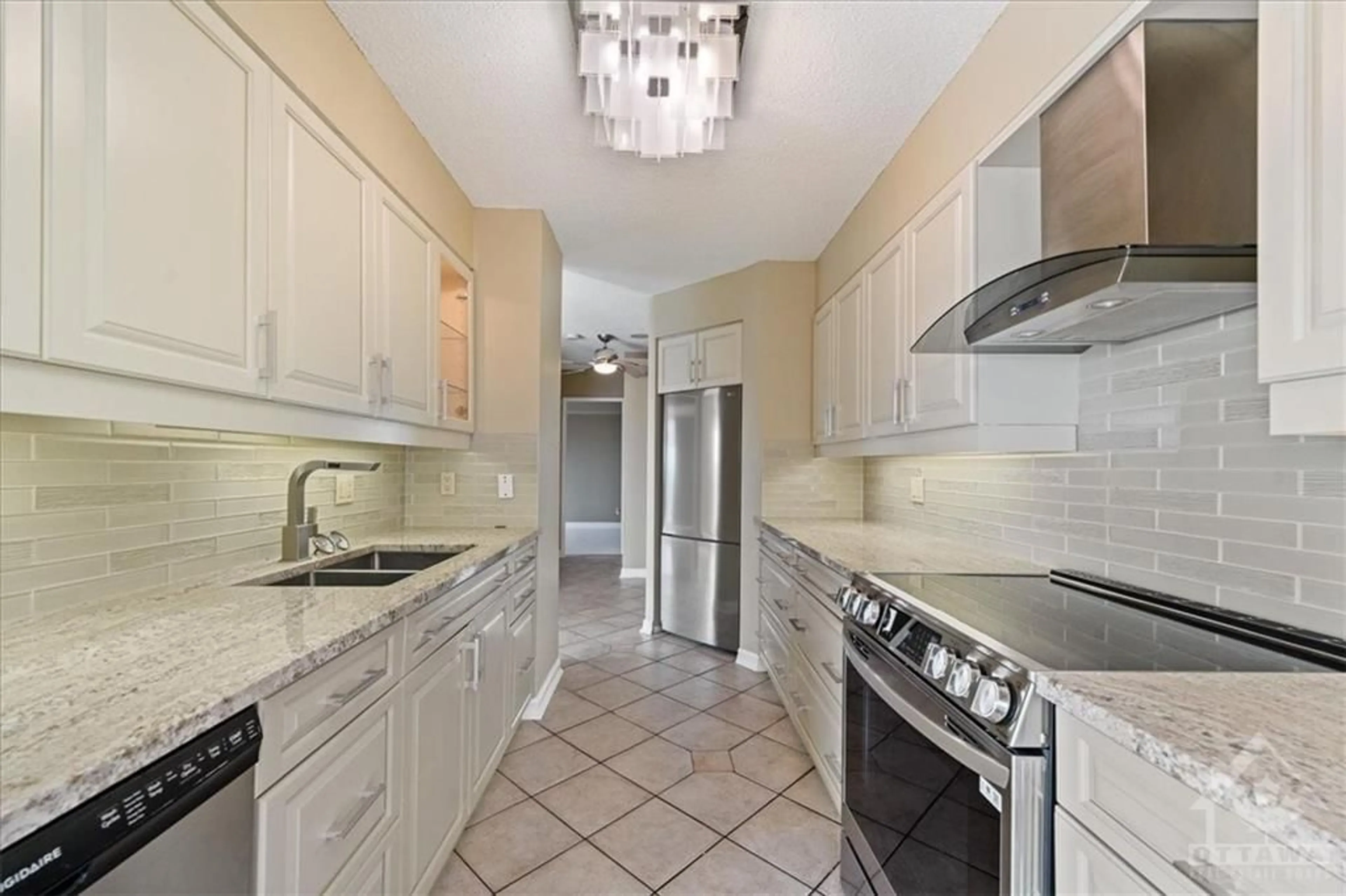 Kitchen, ceramic floors, cottage for 545 ST LAURENT Blvd #1105, Ottawa Ontario K1K 4H9