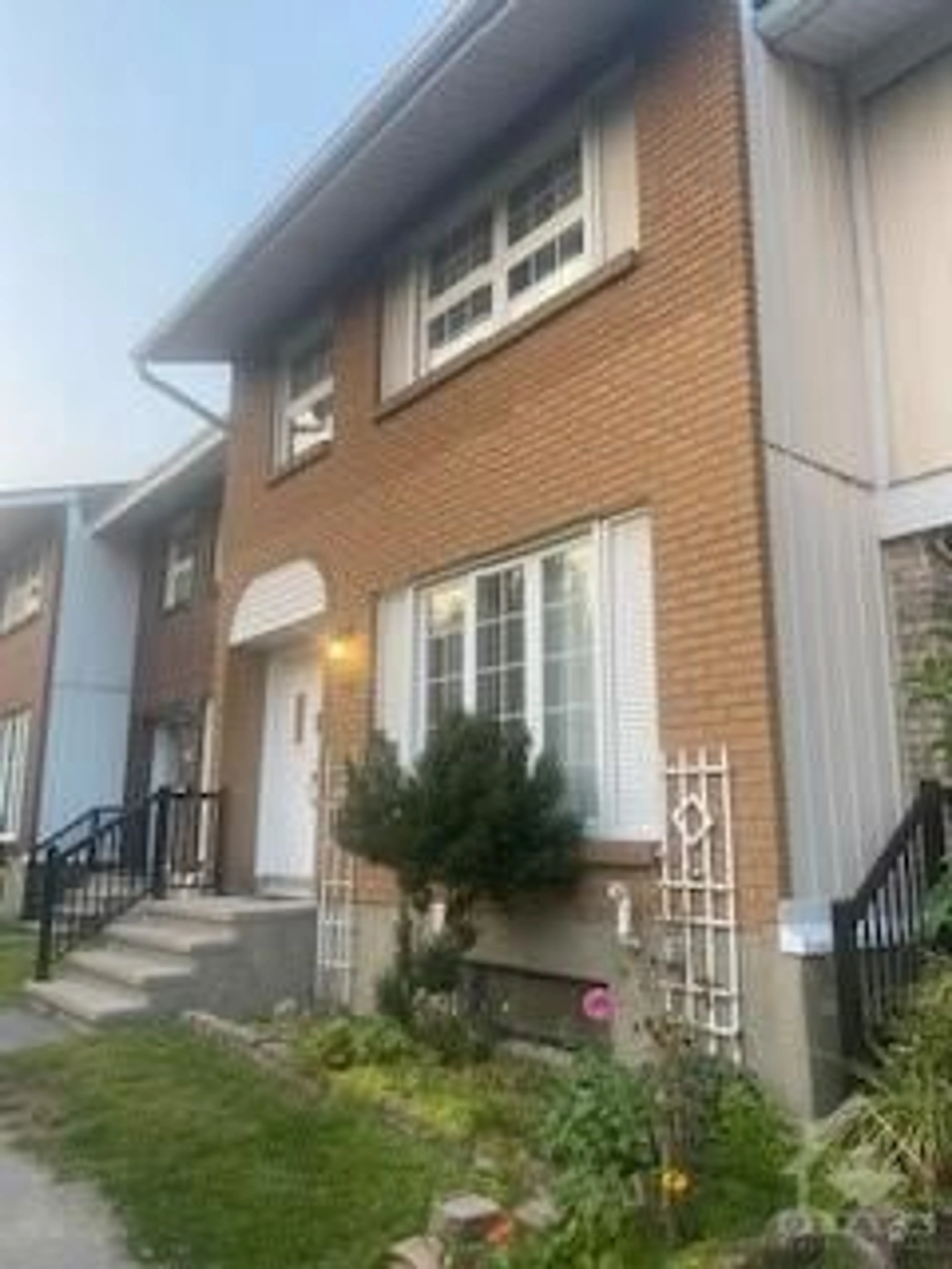 A pic from exterior of the house or condo, the front or back of building for 3260 SOUTHGATE Rd #64, Ottawa Ontario K1V 8W8