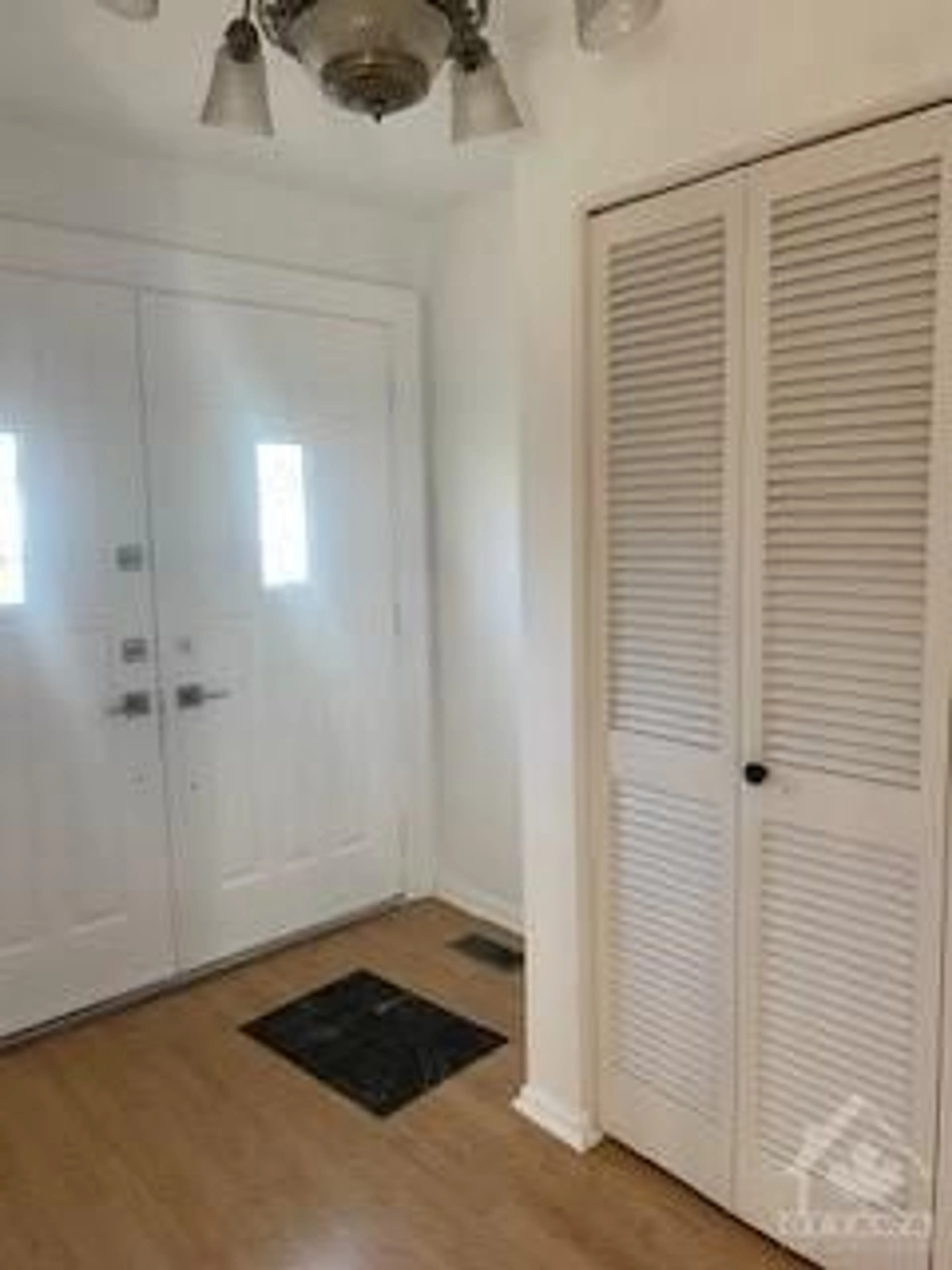 Indoor entryway, wood floors for 3260 SOUTHGATE Rd #64, Ottawa Ontario K1V 8W8