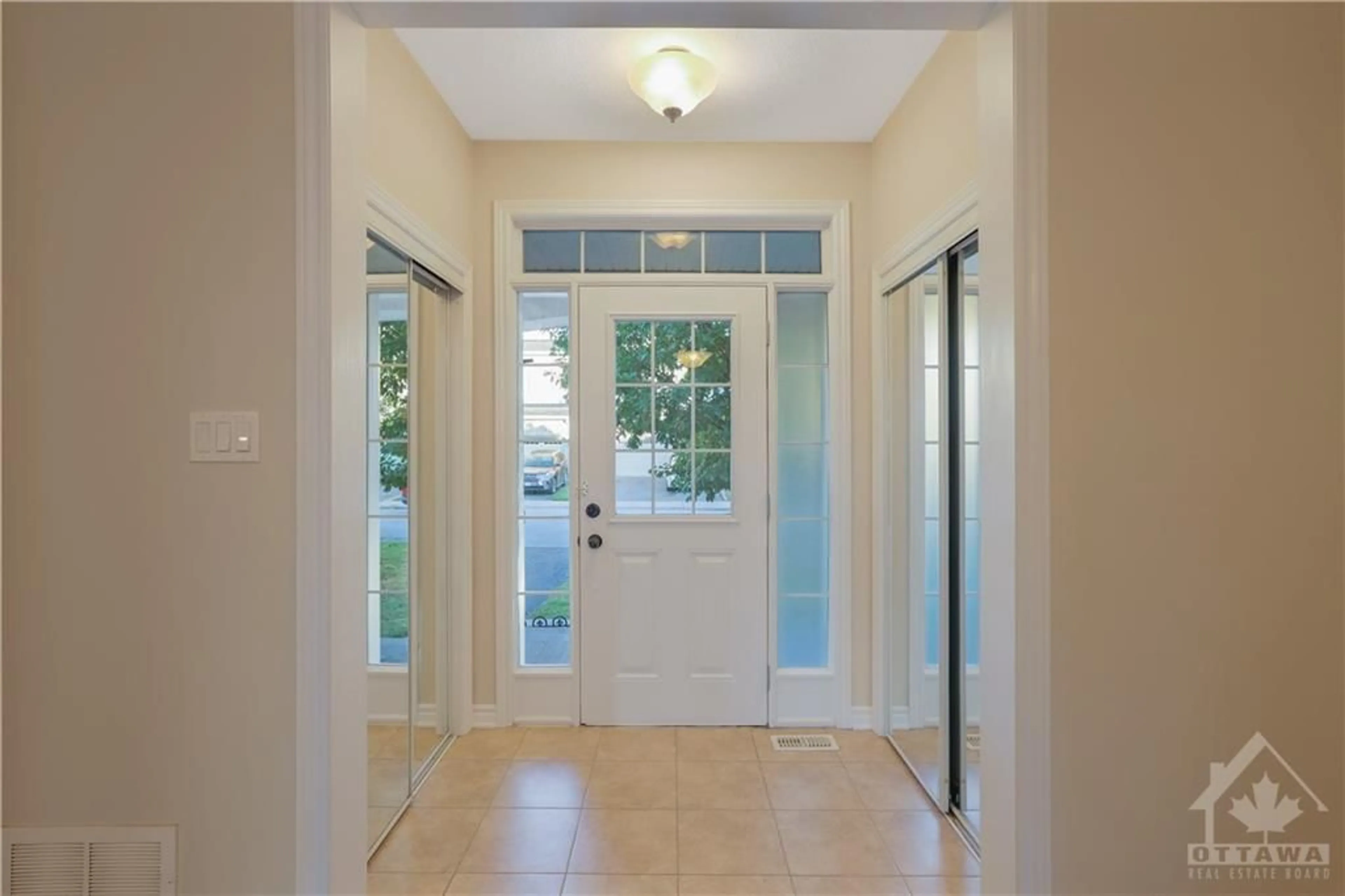 Indoor entryway, wood floors for 405 BRIGATINE Ave, Ottawa Ontario K2S 0P7