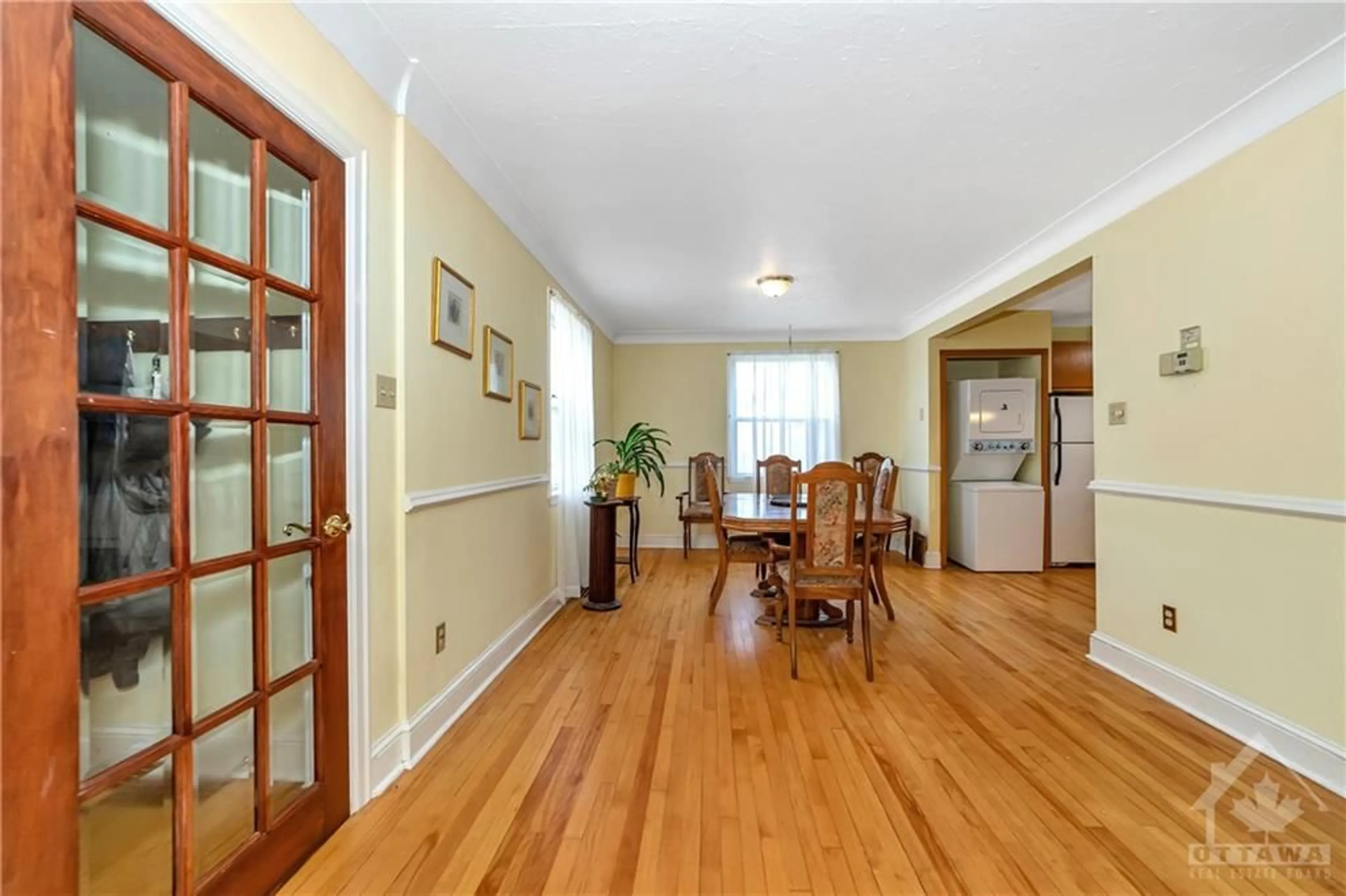 Indoor foyer, wood floors for 667 MELBOURNE Ave, Ottawa Ontario K2A 1X4