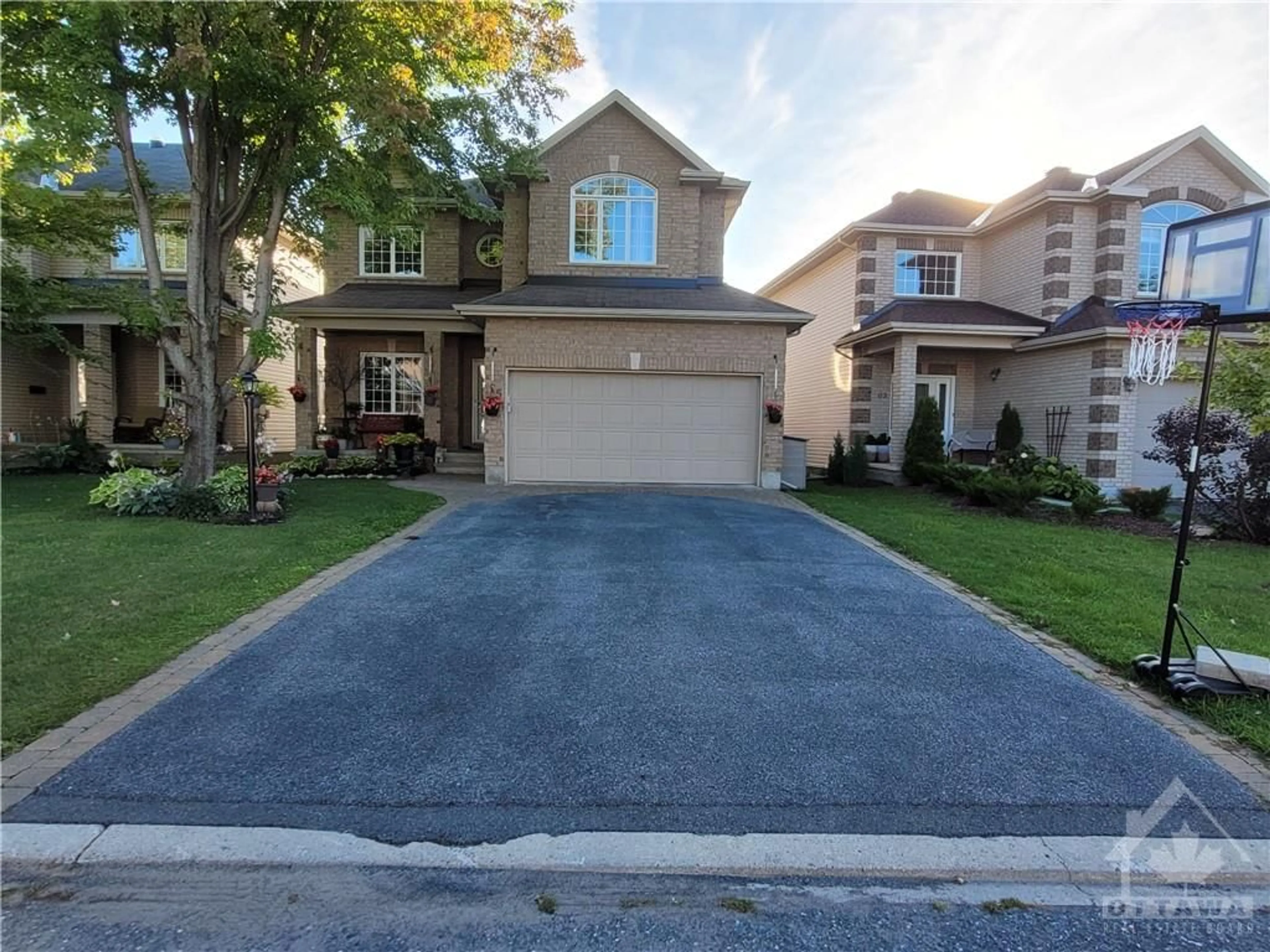 Frontside or backside of a home, the street view for 115 SIROCCO Cres, Ottawa Ontario K2S 2E1