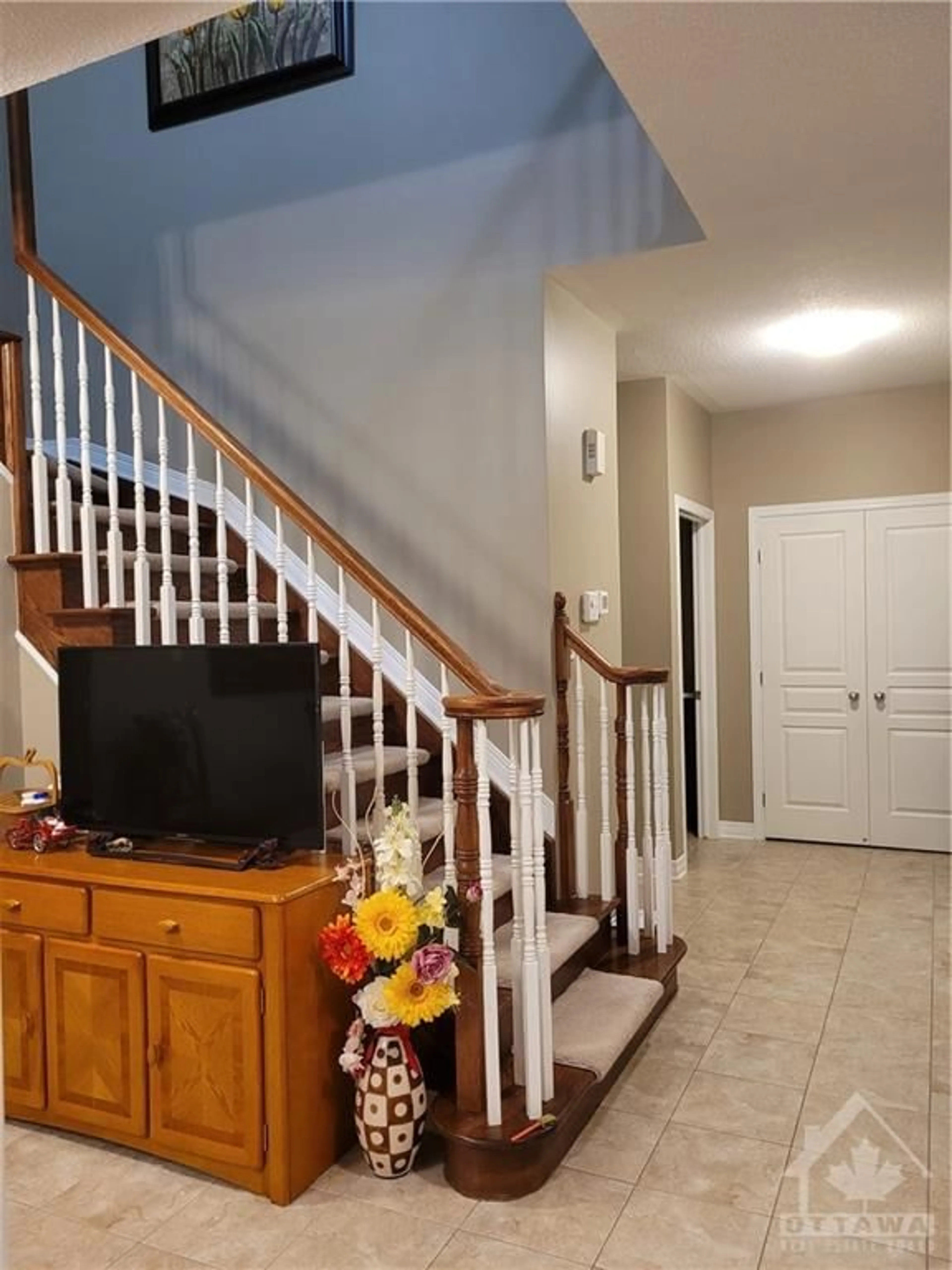 Indoor entryway, wood floors for 115 SIROCCO Cres, Ottawa Ontario K2S 2E1