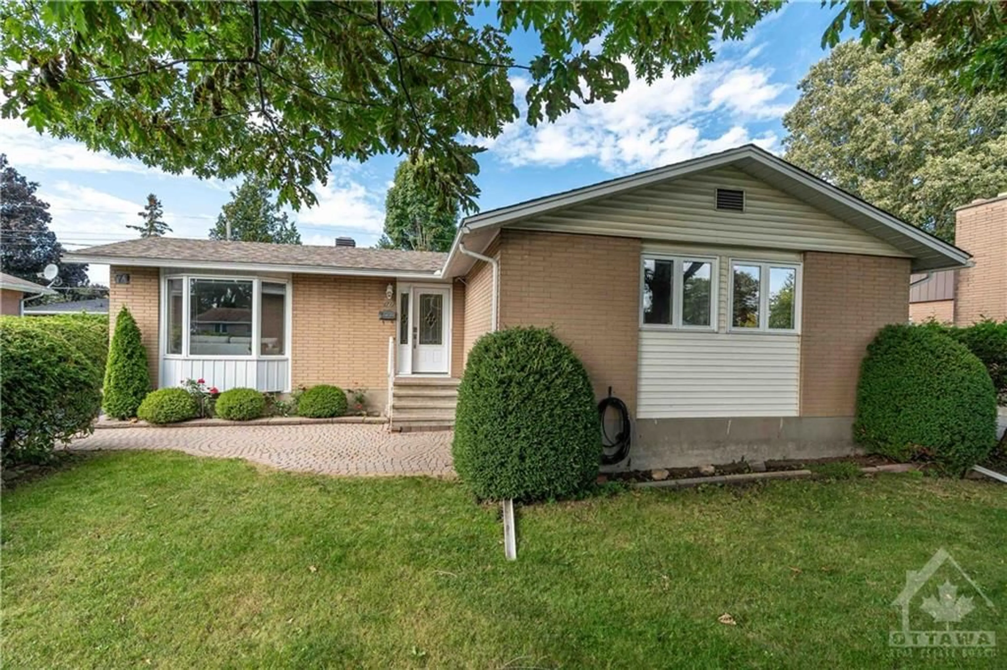 Frontside or backside of a home, cottage for 71 VIEWMOUNT Dr, Ottawa Ontario K2G 3B9