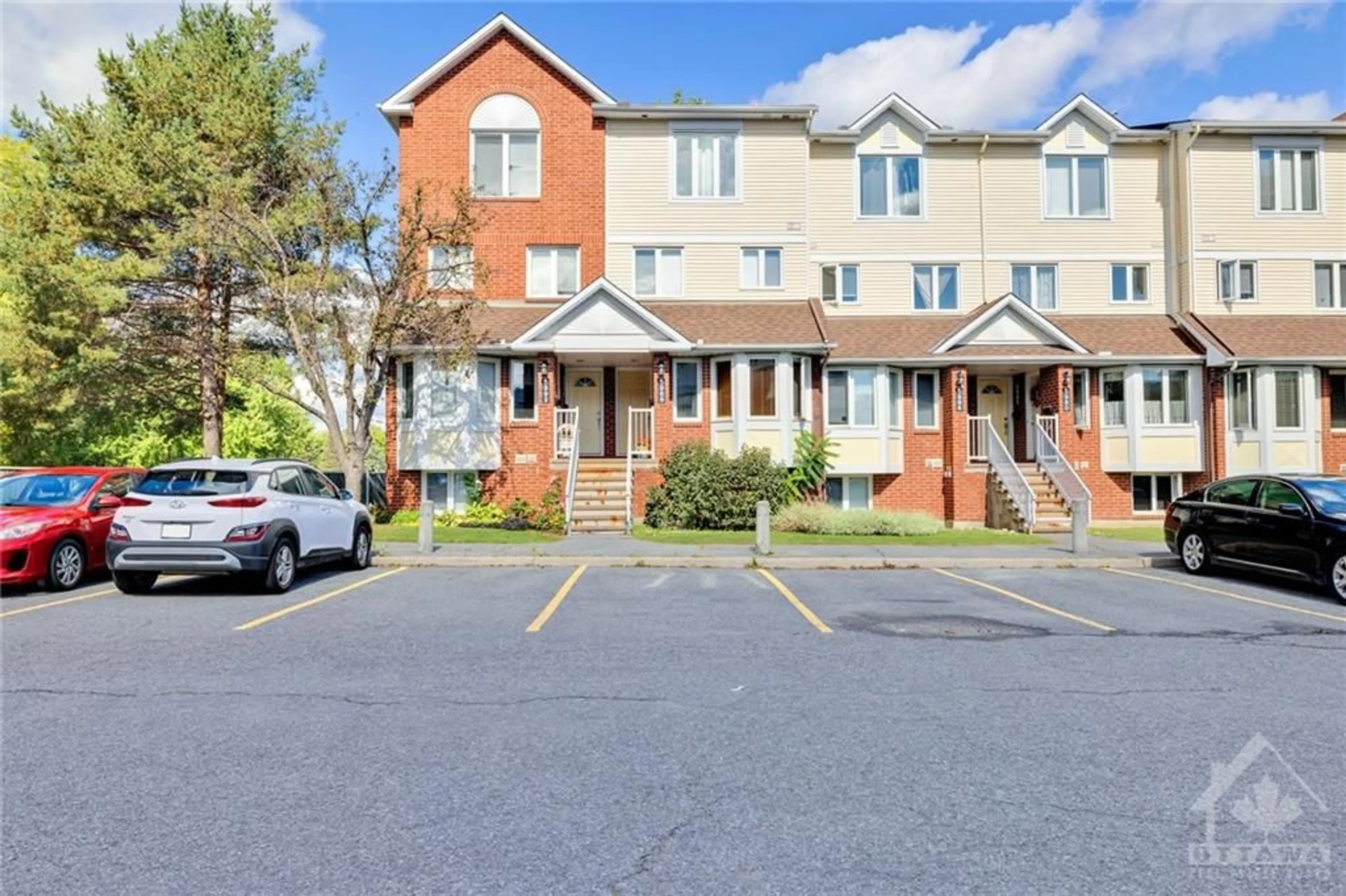 A pic from exterior of the house or condo, the street view for 5988 RED WILLOW Dr, Ottawa Ontario K1C 7H9