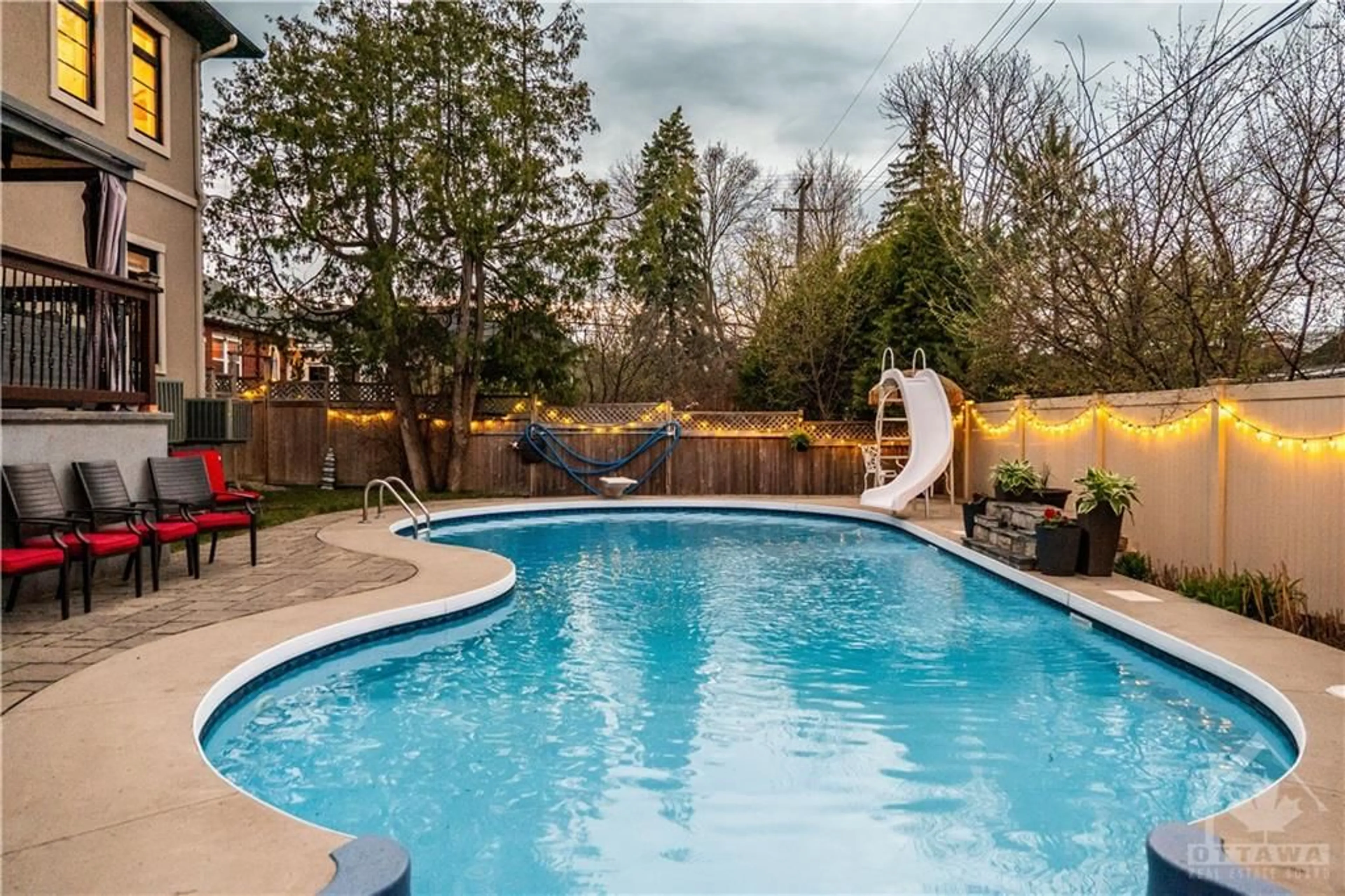 Indoor or outdoor pool for 259 FAIRCREST Rd, Ottawa Ontario K1H 5C9