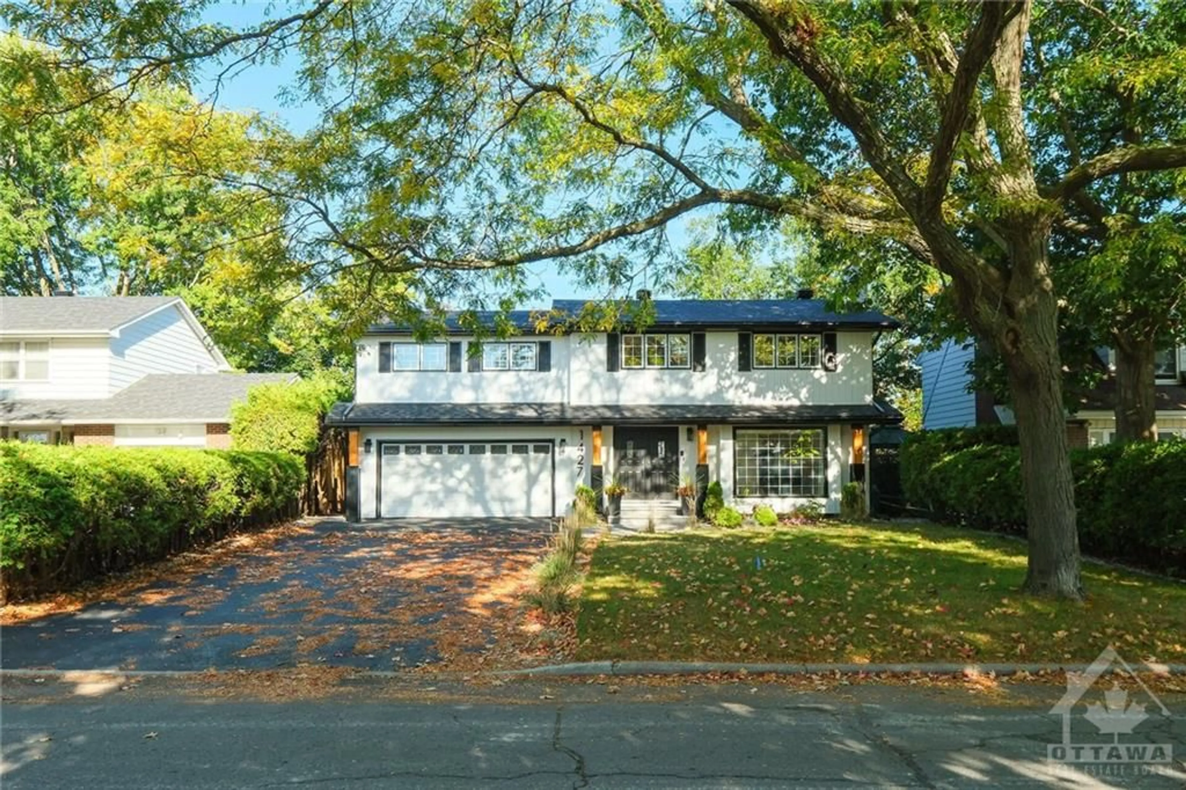 A pic from exterior of the house or condo, the street view for 1427 LEXINGTON St, Ottawa Ontario K2C 1S1