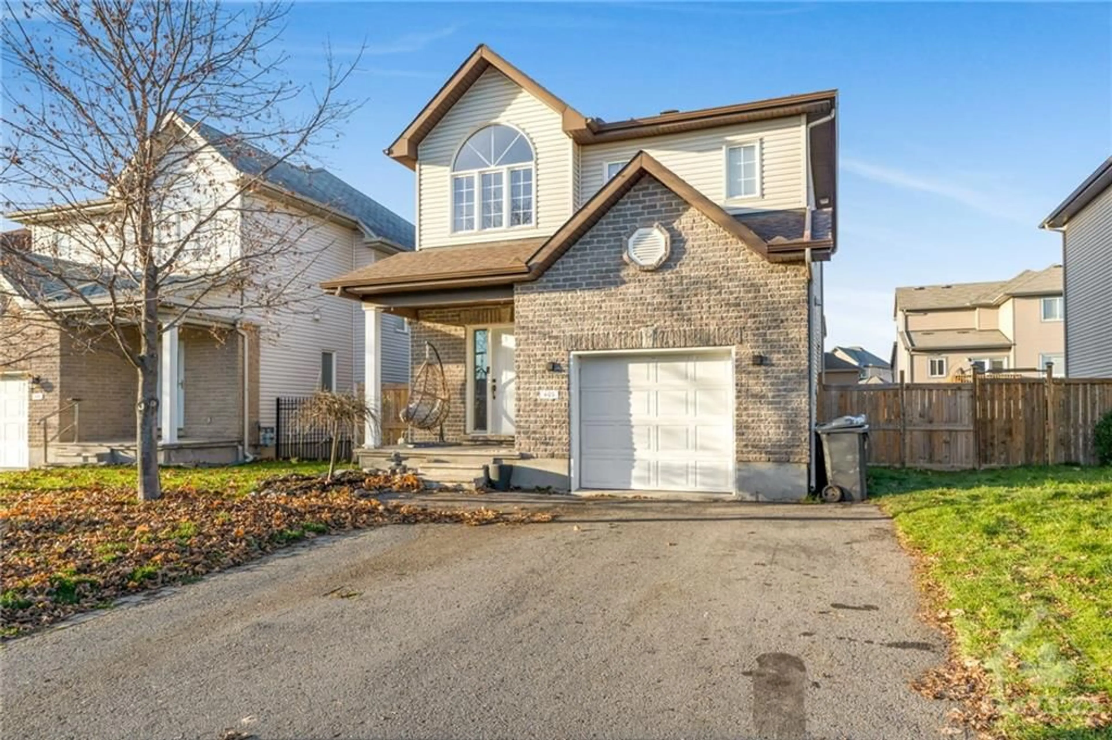 Frontside or backside of a home, cottage for 405 JASPER Cres, Rockland Ontario K4K 0C8