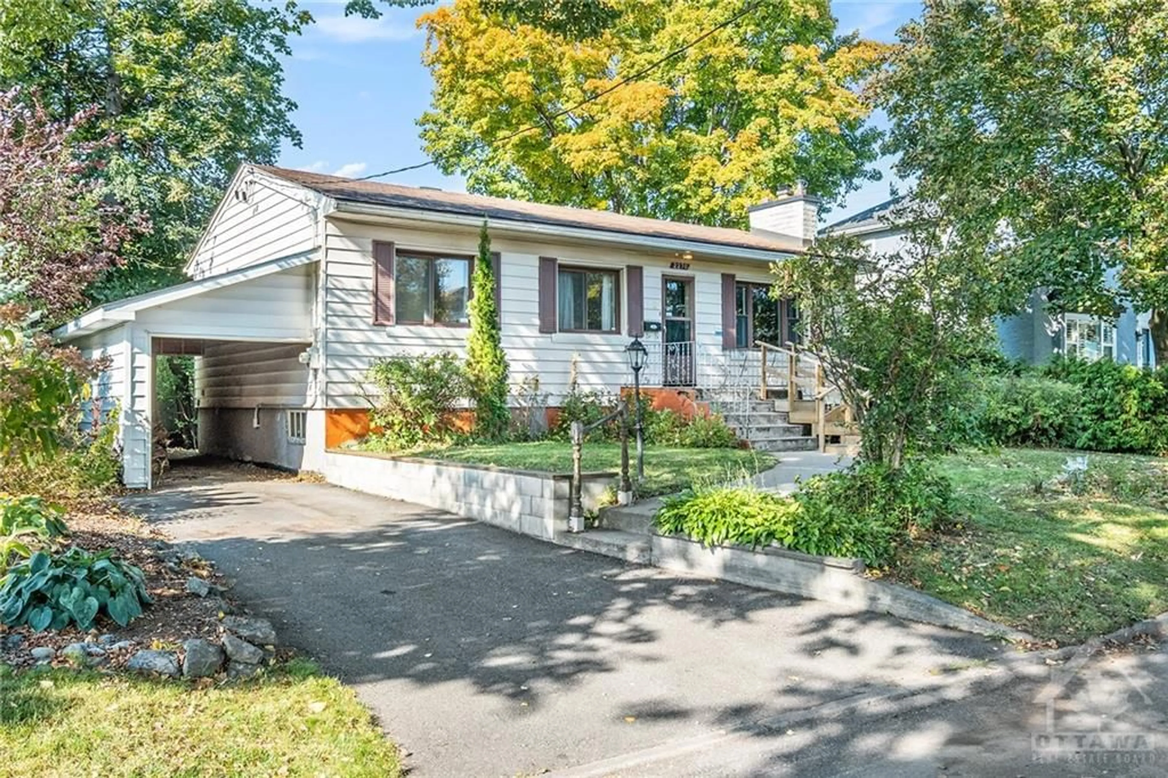 Frontside or backside of a home, cottage for 2270 COURTICE Ave, Ottawa Ontario K1H 7G8