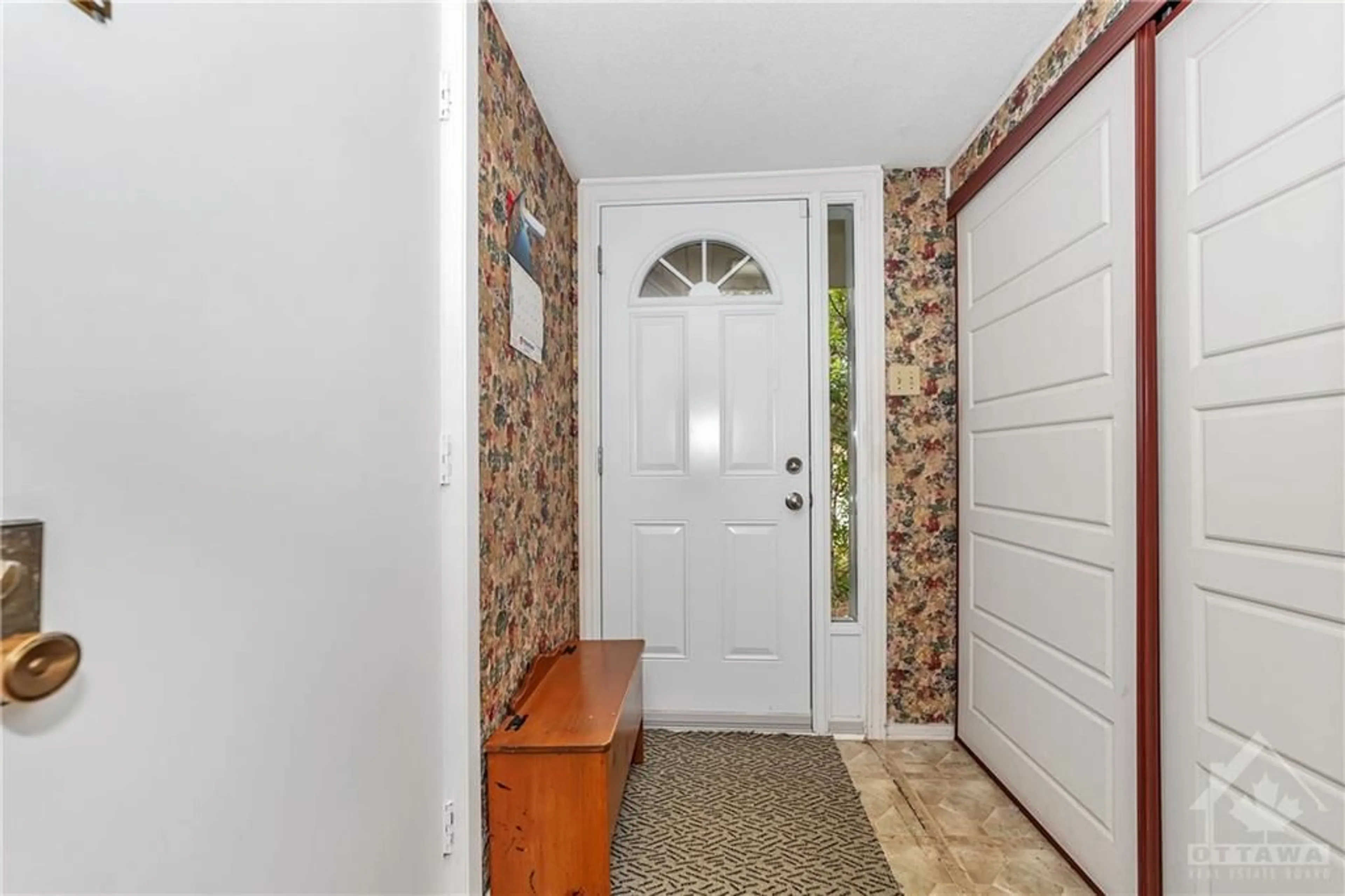 Indoor entryway, wood floors for 186 DU GRAND BOIS Ave, Orleans Ontario K1E 2Z1