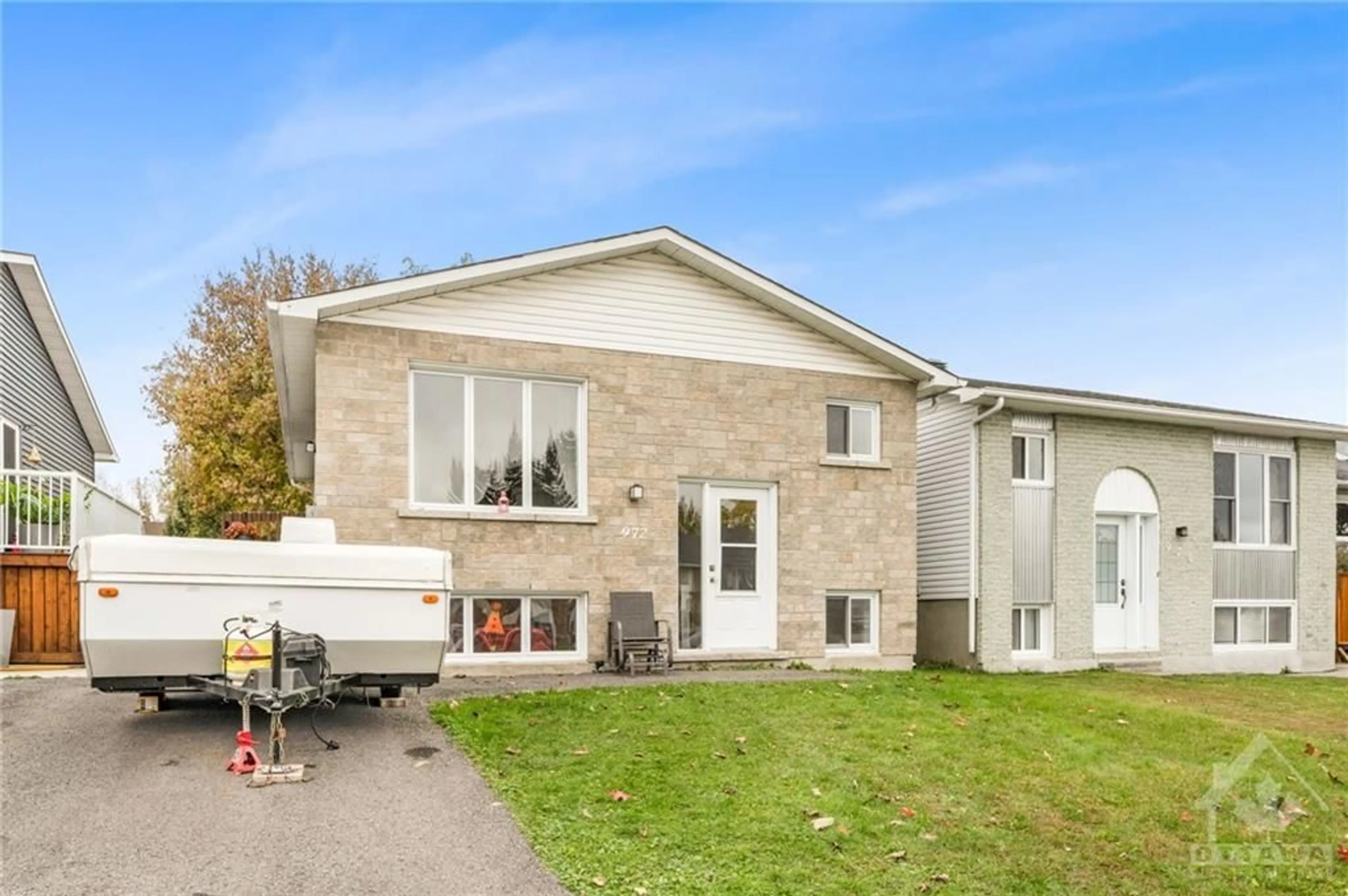 Frontside or backside of a home, cottage for 972 MORRIS St, Rockland Ontario K4K 1N1