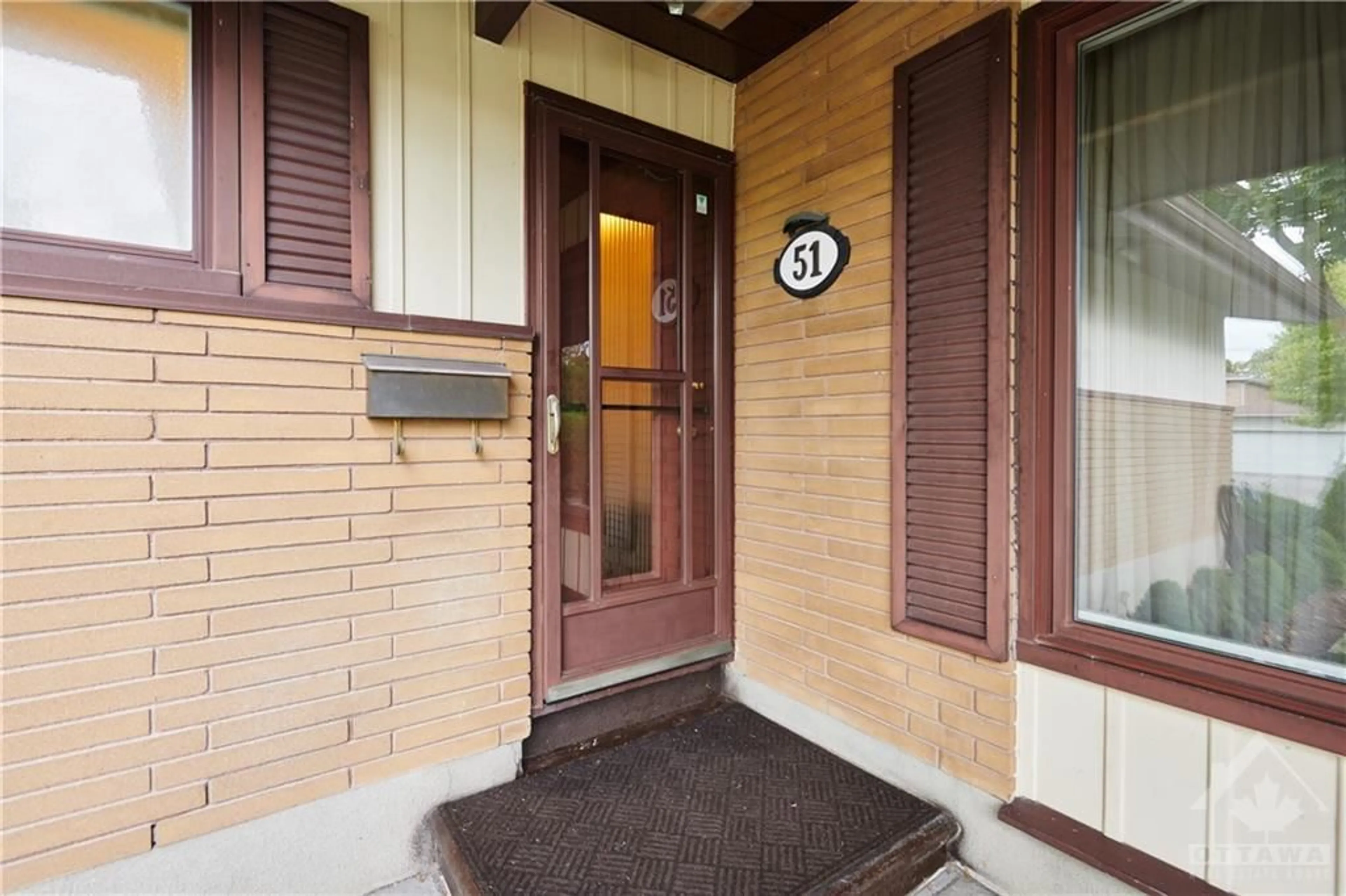 Indoor entryway, wood floors for 51 ASHBURN Dr, Ottawa Ontario K2E 6N4