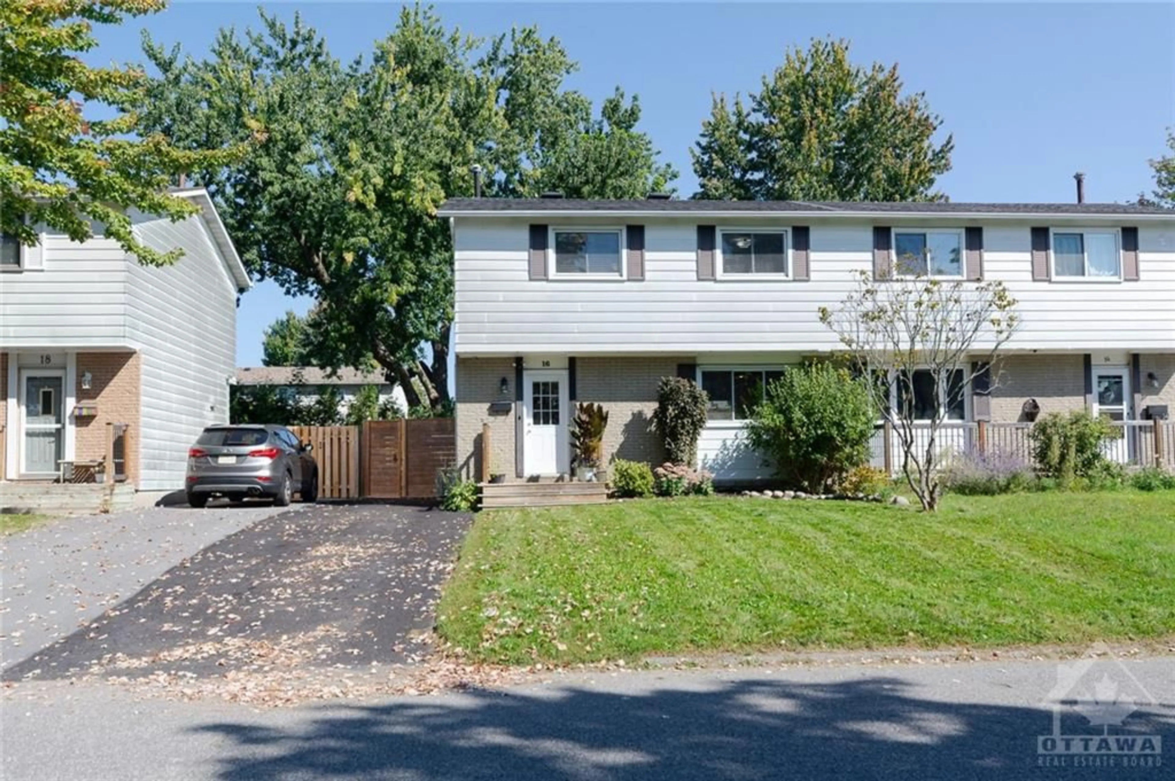 A pic from exterior of the house or condo, the street view for 16 SHOULDICE Cres, Ottawa Ontario K2L 1M9