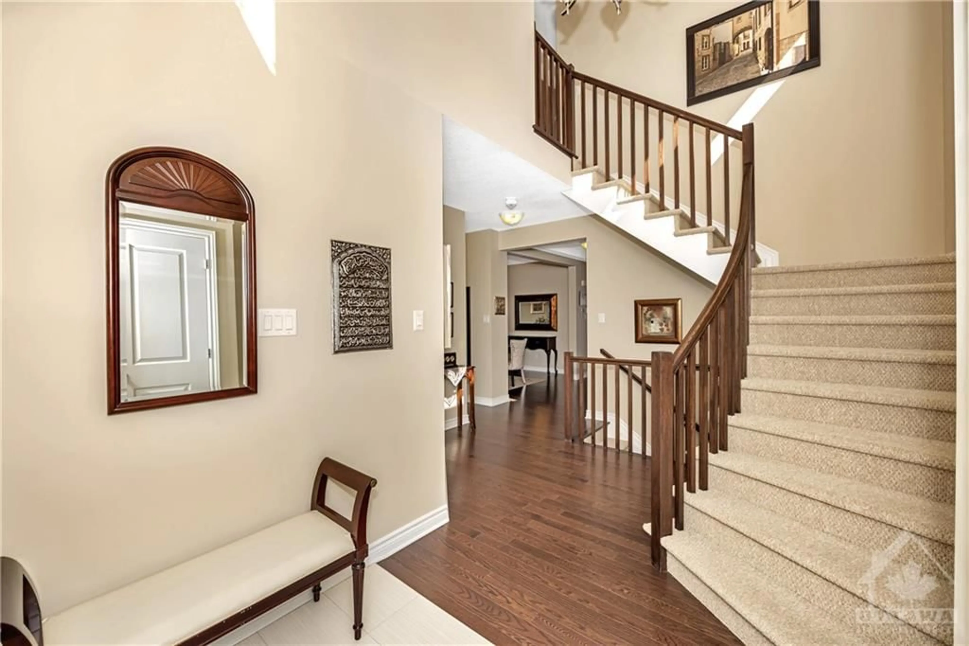 Indoor entryway, wood floors for 591 ROUNCEY Rd, Ottawa Ontario K2V 0C4