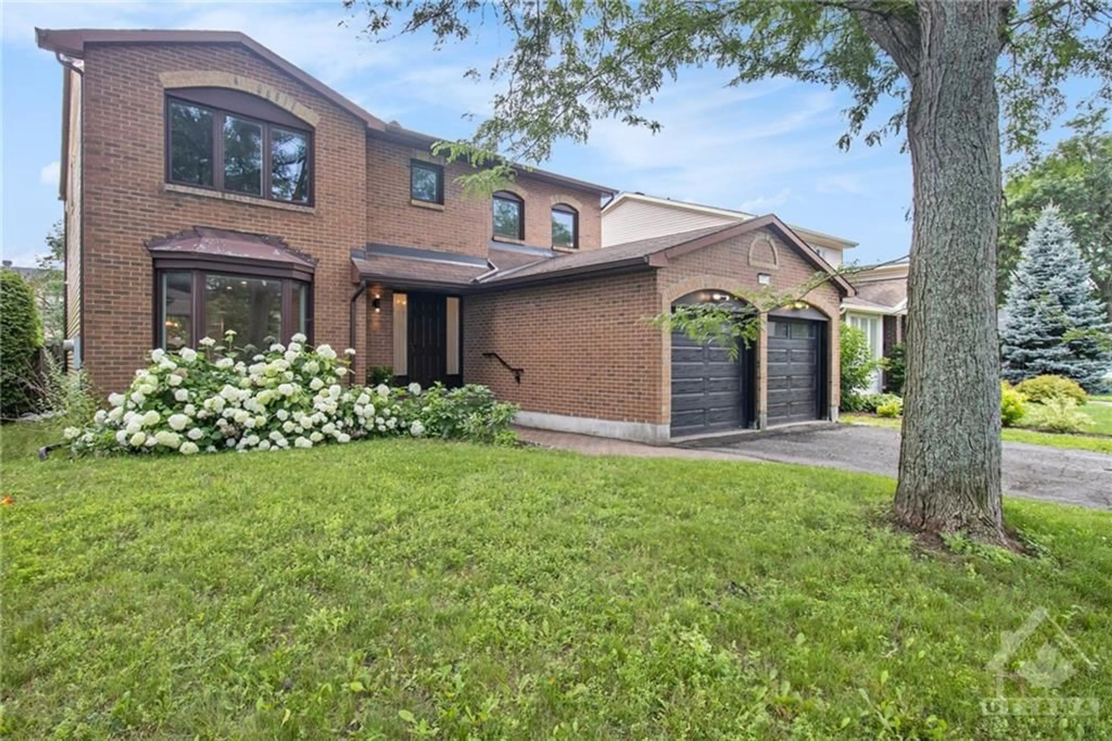 Home with brick exterior material for 6074 MEADOWGLEN Dr, Ottawa Ontario K1C 5R6