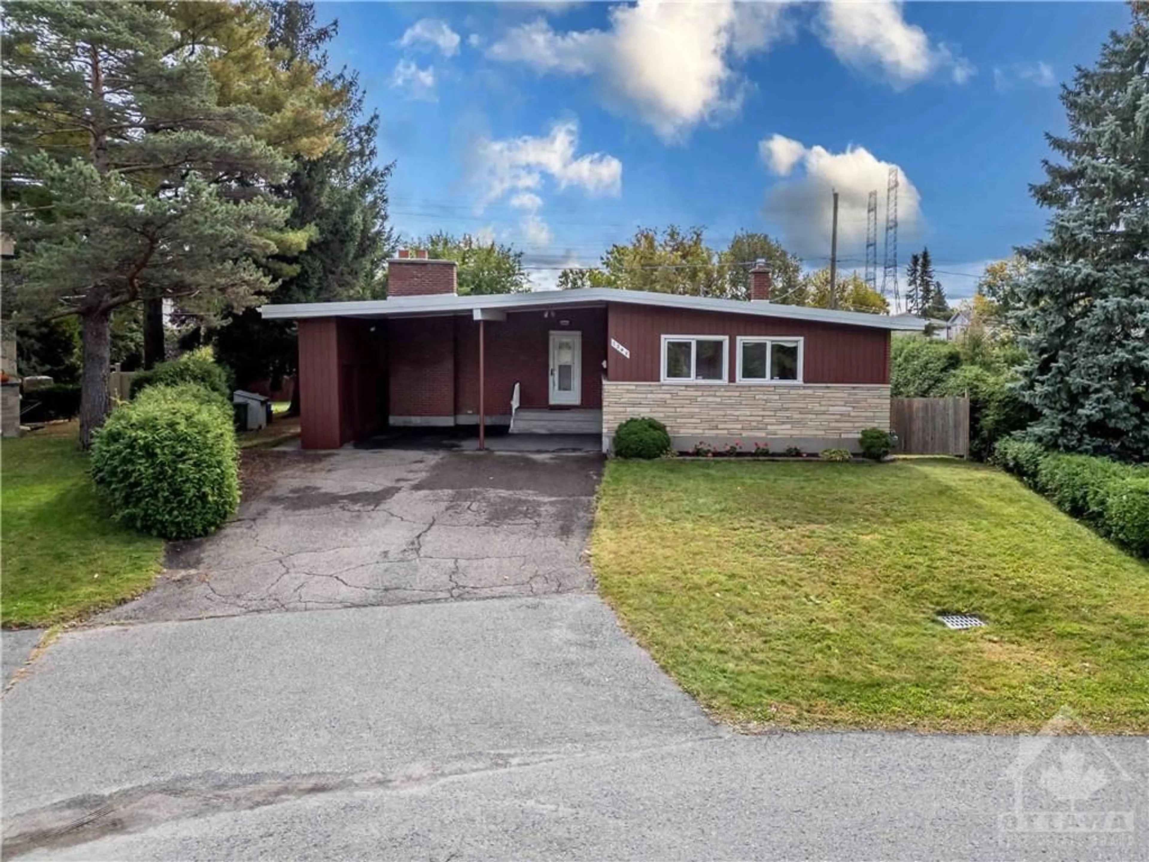 Frontside or backside of a home, cottage for 1348 VANCOUVER Ave, Ottawa Ontario K1V 6T9